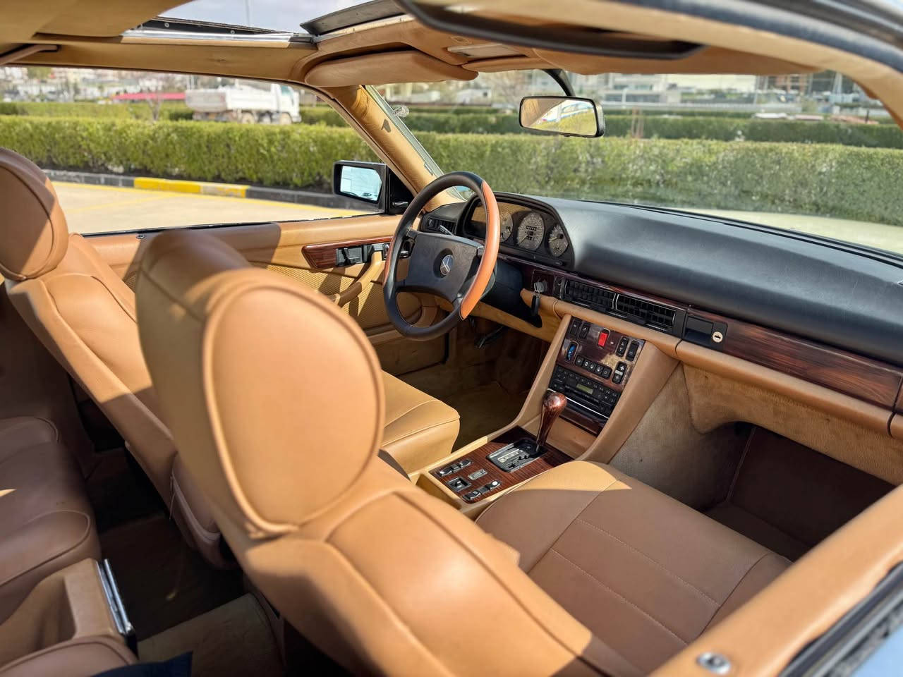 ‎کوردی / عربی 

‎بسم الله الرحمن الرحيم
Mercedes-Benz 380SEC 1983 V8

‎ریاسی دوو دەرگا ماشەڵا سەیارەیەکی نازدار و توحفە  
مەکینە ٣٨٠ واتە ٨ پستۆن بەقوەت و کەممەسرەف
گێڕو مەکینە و ئەکسل بیلادە و نەکراوەتەوە و تەبریدە
رەقەمو سەنەوی تازەیە و بە ناوی خۆمەوەیە
بێ دەعم و تەعدیل ١٦٣ هەزار ڕۆیشتوە  

نرخ💵 (( 163 )) 💵وەرەقە و معامەلە 

مواسەفات ڕیاسی 
سڵاید و قفڵ مەرکەزی و ئالێر کارەبا 
کوشن جلد و کارەبا و جامی دواوە هیتەر
چوارجام کارەبا و ئاوێنە کارەبا 
تەبرید  سارد و گەرم و تەبرید مەرکەزی
زۆر مواسەفاتی تر …

ڤیدیۆی کاملی سەیارەکەم لایە کڕیار داوا بکات ✅

📍شوێن : سلێمانی 

***********☎️
ڤایبەر و واتسئاپی لەسەرە 
0️⃣7️⃣7️⃣0️⃣2️⃣2️⃣5️⃣2️⃣5️⃣2️⃣4️⃣
—————————————————-
تحفة فنية مرسيدس رئاسي سبورت موديل ١٩٨٣ 
حجم ٣٨٠ و محرك ٨ سلندر قوي و اقتصادية 
گير و محرك و اكسل كل بلادي و ما مفتوح 
سنوي و رقم جديد و وكالة ثاني يوم بشرط
بدون حادث و تعديل و ماشي ١٦٣ الف 

سعر 💵(( 163 )) 💵ورقة و بيها مجال 

مواصفات رئاسي
فتحة و قفل مركزي و أنتينا كهربائي 
كشن جلد و كهربائي و جام خلفي تدفئة 
٤ جام كهربائي و مرّي كهربائي 
تبريد بارد ❄️ و  تدفئة و مركزي 
بعد هواي مواصفات…

عندي فيديو كامل سيارة شراي آطلب و تدلل ✅

📍عنوان السيارة : سليمانية 

***********☎️
فايبر و واتساب موجود السليمانية, العراق
