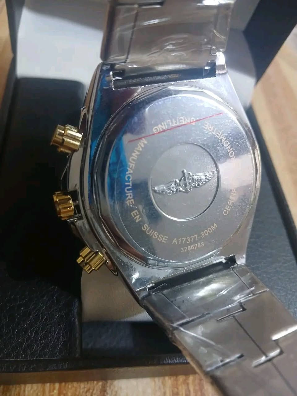 ساعه باله كرونوغراف فاخرة تتميز بلبسها الجذاب طلعتلي بهذا الشكل مع علبته الاصليه 35 الف مع التوصيل بالعافيه الي ياخذهاا
المميزات:
المينا: أسود مع عدادات فرعية للكرونوغراف ونافذة للتاريخ.
سناتر كله شغاله 
قطرها 45
الإطار: إطار دوار أحادي الاتجاه باللون الذهبي مع مؤشرات بارزة.
الحركة: تتوفر النسخ الأصلية بمحرك أوتوماتيكي (Automatic)، بينما تتوفر بعض النسخ في الأسواق بمحرك كوارتز (بطارية).
تابعني دئمن انشر ساعات قديمه وجديده


**إذا كنت صاحب هذا الإعلان وتريد حذفه لأي سبب، رجاءا أرسل رسالة إلى الدعم الفني**