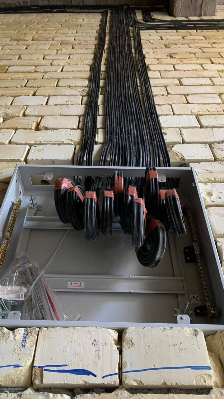 تاسيس كهرباء في(حله القاسم ) باسعار
مناسبه جدا وصيانه العطلات في المنزل
 الاسعار +❤️😍
تنصيب البورد او اللوحة الكهربائه15الف فقط
تاسيس منزل بوري نقطه 3000فقط
تاسيس منزل سيمنز دفن 2000
او كافه التاسيسات الظاهريه 2000
العنوان حله القاسم ***********وتساب
