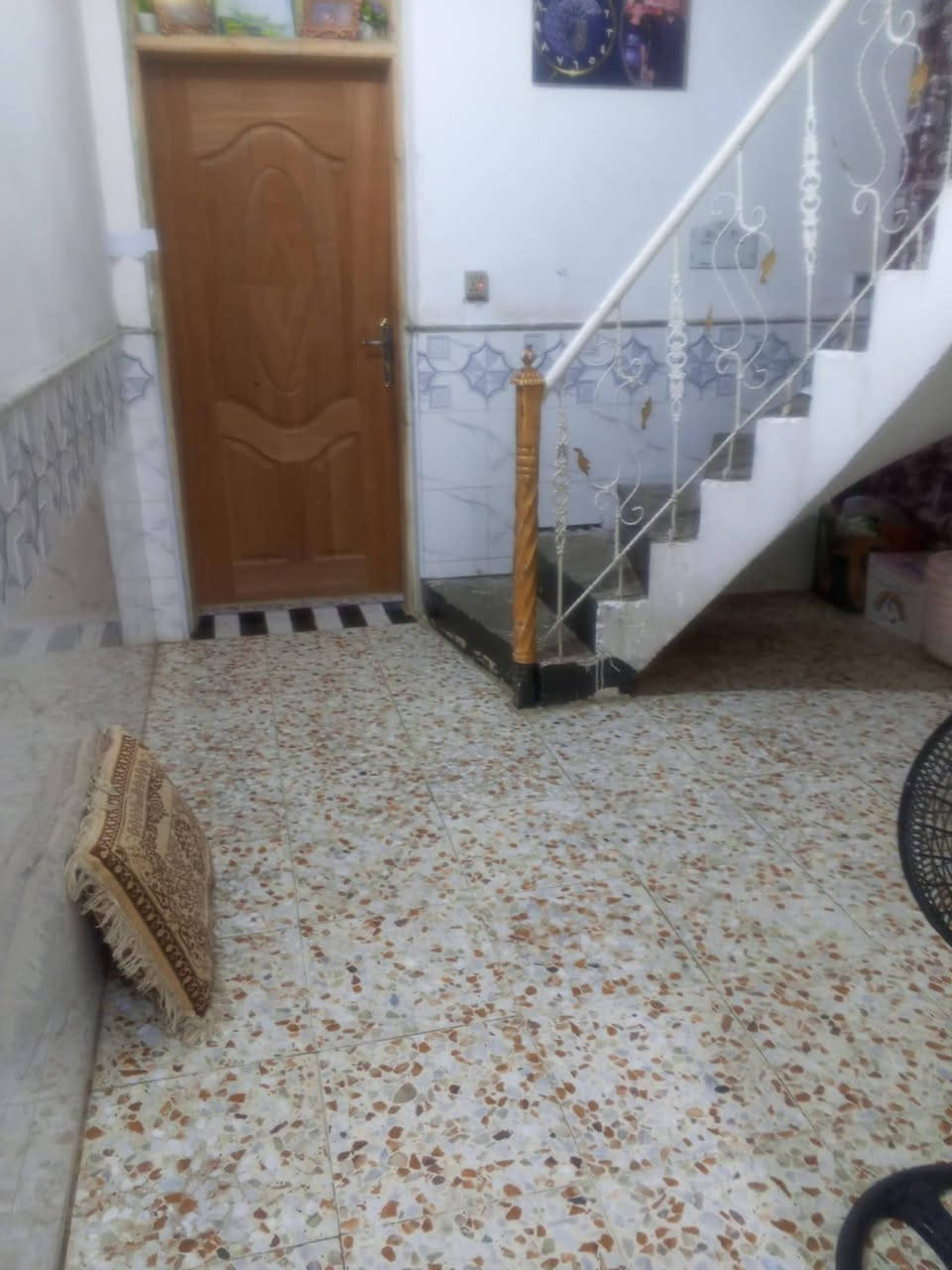 بيت طابقين مساحة 100 متر طابو زراعي سند سند 25 بسمي بناء درجة أول البناء صب طابوق الطابق الأول غرفه و كلدور و مطبخ و صاله و درج دور مرر و صحيات و كراج سيارة و الثاني غرفتين و كلدور العنوان شارع 80 جهة النجف نزلت الساده حي النصر منطقة مرتبه جوارين خير من الله مجاري انترنيت ضوئي خامس بيت عن الشارع الرئيسي قرب مكتب سيد سعد ابو خطه اتصال *********** بي واتساب
