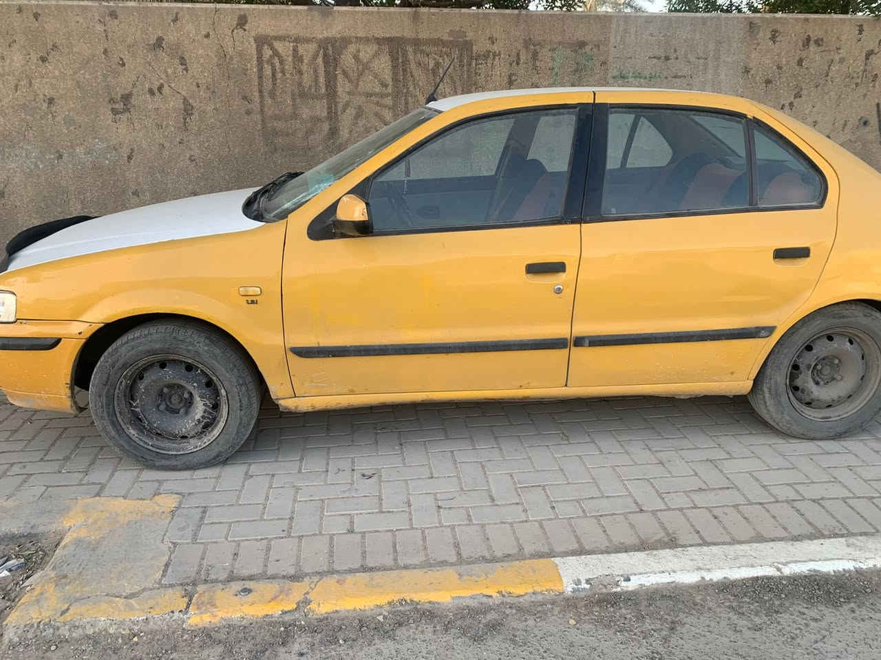 سلام عليكم سمند للبيع موديل 2011 ناطق كير مكينه مكفوله تدفئه تبريد شغال السعر 33 وبيها مجال بسيط وهذا رقمي ***********
