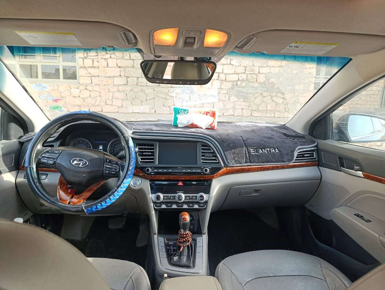 السلام عليكم
النترا فول مواصفات 

موديل 2020 

فتحه 

بصمه 

بصمة أبواب 

كامره دواره 

كشنات جلد +تدفئه تبريد 

استيرن هيتر 

تحديد سرعه 

تحكم استيرن 

محرك 2000 دوش 

حساس امامي خلفي 

حادثها فقط جاملغ أمامي وطرف الباب مثل ما موضح بالسونار بدون دواخل بدون 

ايرباك شرط 

رقم أنبار معوقين شهر ال9 تصير حره 

للأستفسار اكثر.  ***********
