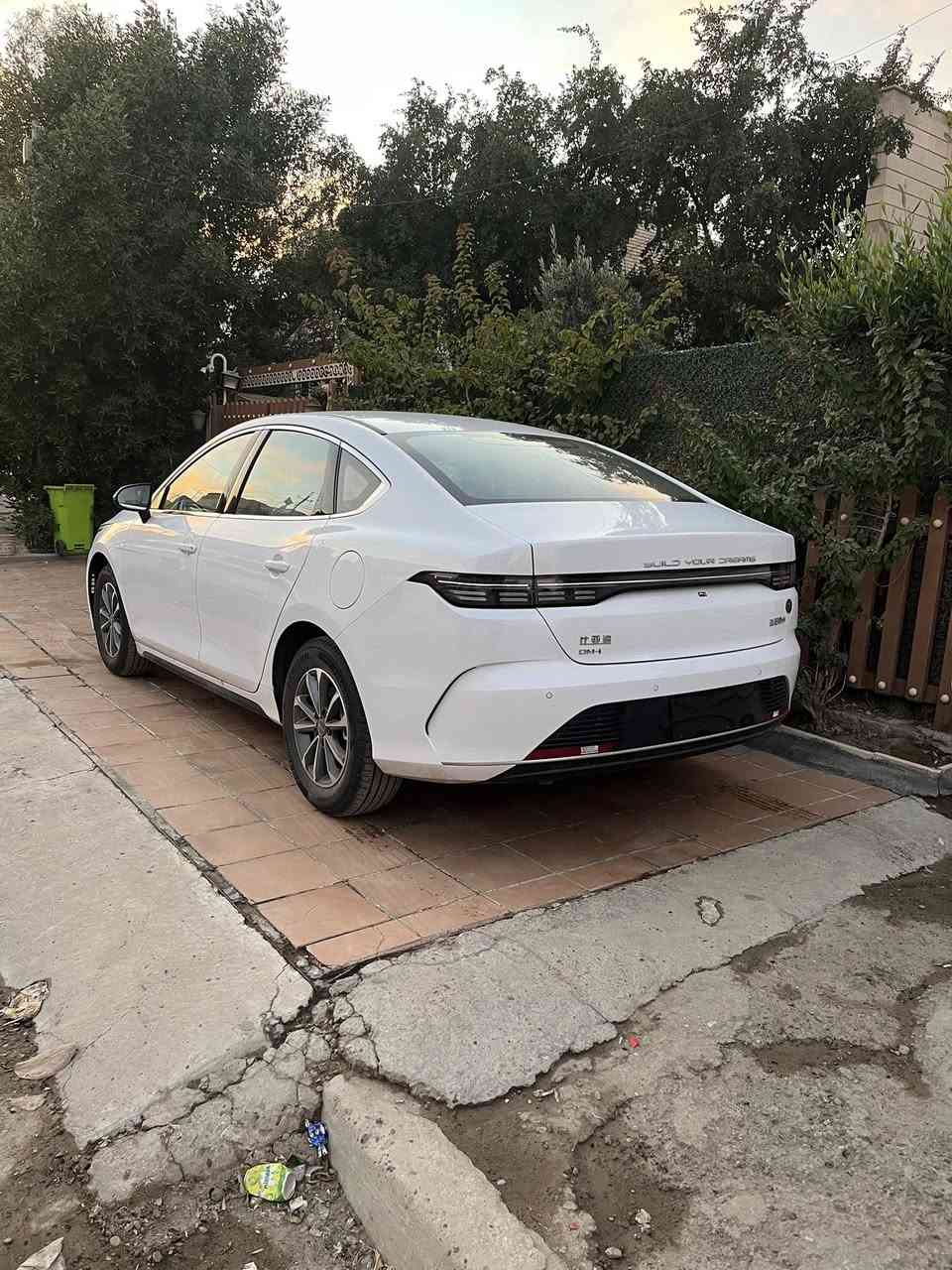 🚗 BYD دستروير – موديل 2025 | فول مواصفات
المواصفات:
• ويل كب قياس 16
• عدادات ديجتل
• تحكمات ستيرن
• هاند بريك إلكتروني
• نظام Auto Hold
• تشغيل بالبصمة

🔋 المحرك والتقنيات
 • محرك 1500cc اقتصادي
 • (Hybrid + Electric + Petrol)
 • تمشيك يصل إلى 1200 كم 🔥
 • كير ماوس
 • بصمة + كارت دخول ذكي
 • شاشة وسطية دوّارة حجم كبير ✨
 • كامرة خلفية
 • حساس خلفي

💡 التصميم والراحة
 • إضاءة LED أنيقة
 • لايت زينون
 • بك لايت LED
 • داخلية جلد مريحة
 • تحكم بالمقود من الجهتين

🎁 ملحقات كاملة

 • شاحن
 • بمب نفخ تاير
 • عدة كاملة

السيارة مرقمة وكاملة رقم بغداد 
سيارة ب اسمي تحويل ثاني يوم 

20 مليون و250 الف 

***********
