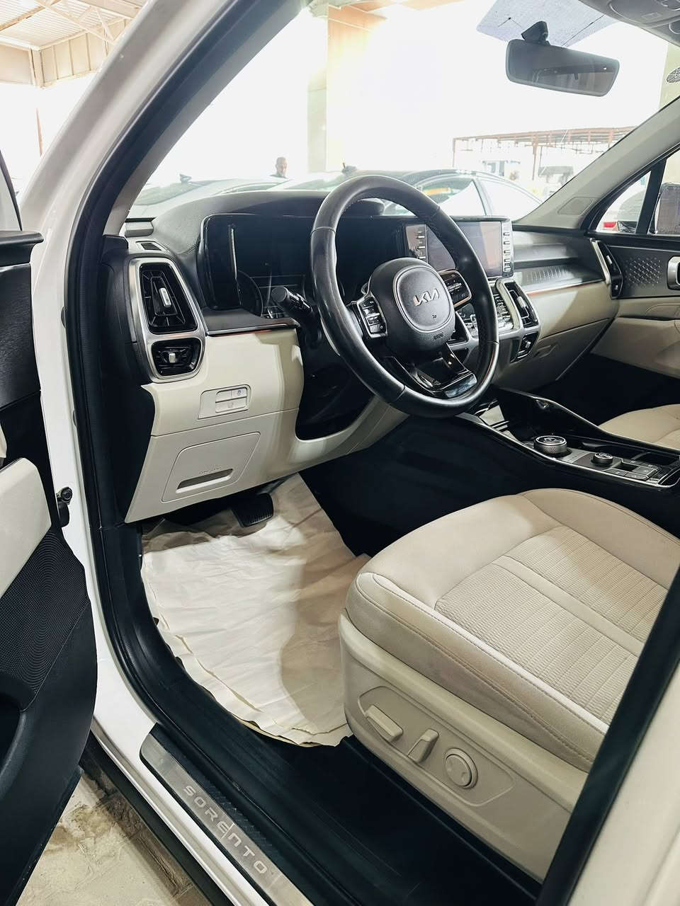 سلام عليكم 
سورنتو ٢٣
سعر ٢٨٨
ماشيه٥٨
بيها بارد بقبق جنطه+هي رصعه بل باب موضحه بل صور 
بسمي 
***********
٦سلندر
