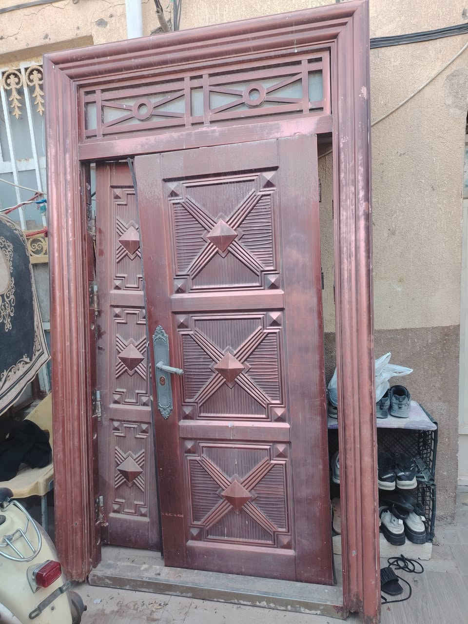 باب حديد  مال مدخل تكمه طلاكه وربع العملاق ثقيل  ارتفاع مترتين ونص مع مفتاحه ***********
