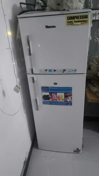 ثلاجه البيع 12قدم السعر 200 مكلف بالنشر 07783584047