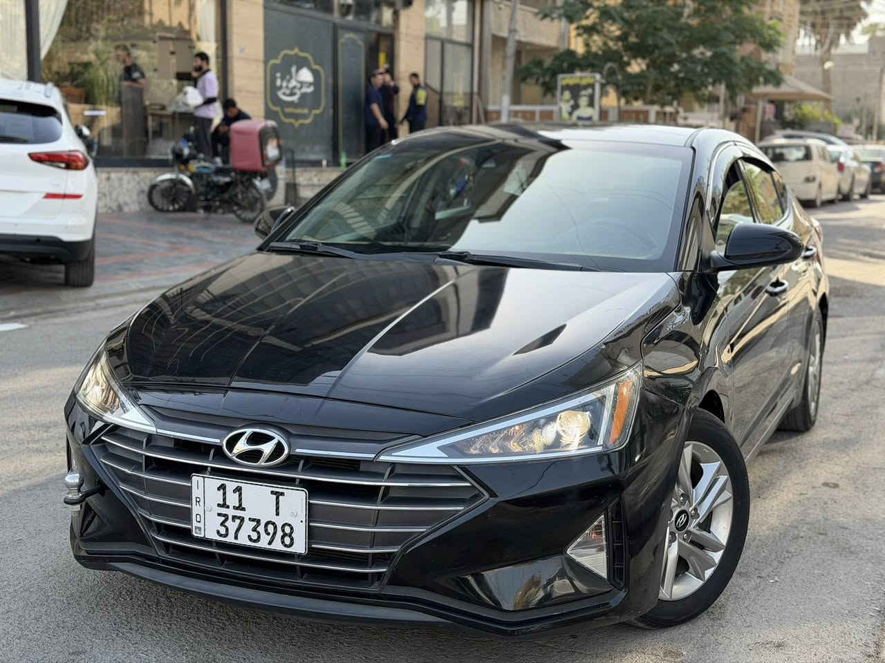 سلام عليكم
هيونداي النترا 2020 وارد امريكي 
تبريد بيانو 
كشن مخمل 
تحكم ستيرن جهتين
مكينة 2000 دوش
ويل 17 
لايت هايلوجين 
حساس امامي
شاشه ابل كار بلي
3 وضعيات قياده 
وبعد بيهة هواي مواصفات
السيارة جديدة جدا ومكفولة من الفتح والتبديل والشخوط والرصعات 
عدا صبغ شويه بل بنيد كد شبرين وشوية بارد بلجاملغ الامامي 
السيارة داخلة كلين للعراق 
رقم بغداد ومكاني بغداد وباسمي 
***********
