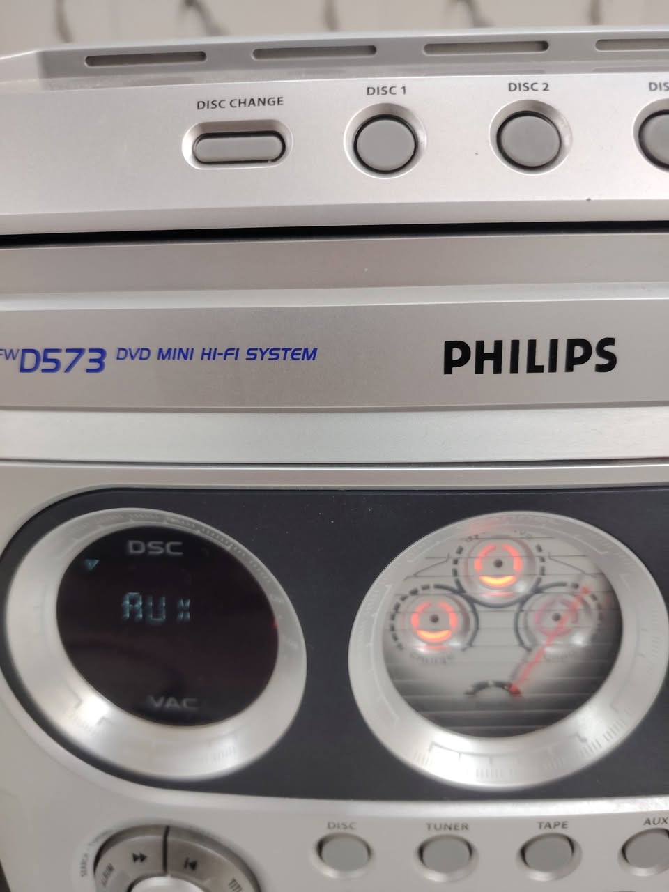 ديجي دمام ماركة فليبس ٣ أقراص سيدي ٢ كاسيت راديو اواكس صوت راقي جهاز كله شغال باله خليجي كويتي تريد تفضل
*********** واتساب
