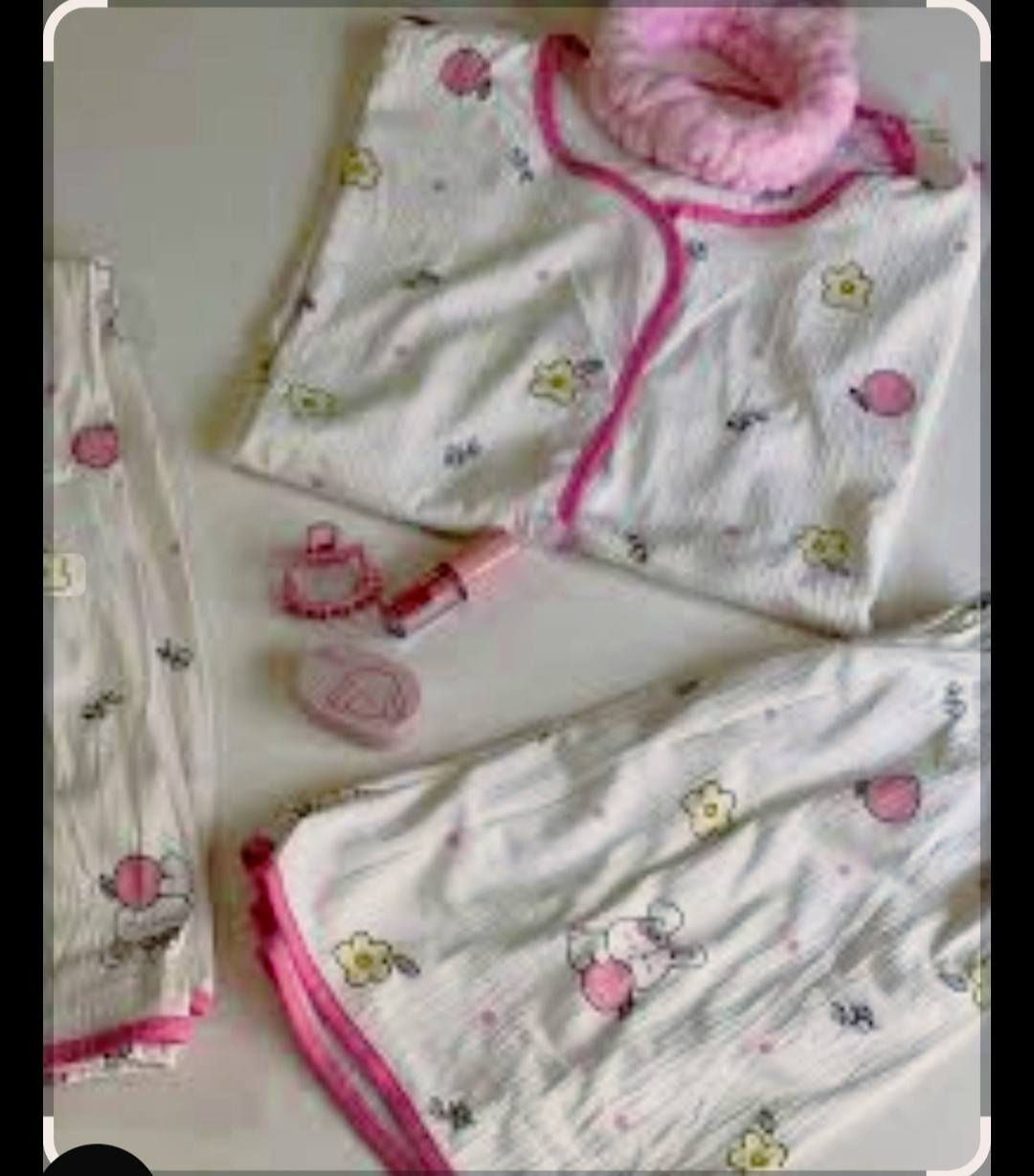 تراك  نسائي بناتي 3قطع
قياس فري سايز
يلبس حته وزن80 
السعر8000


**إذا كنت صاحب هذا الإعلان وتريد حذفه لأي سبب، رجاءا أرسل رسالة إلى الدعم الفني**