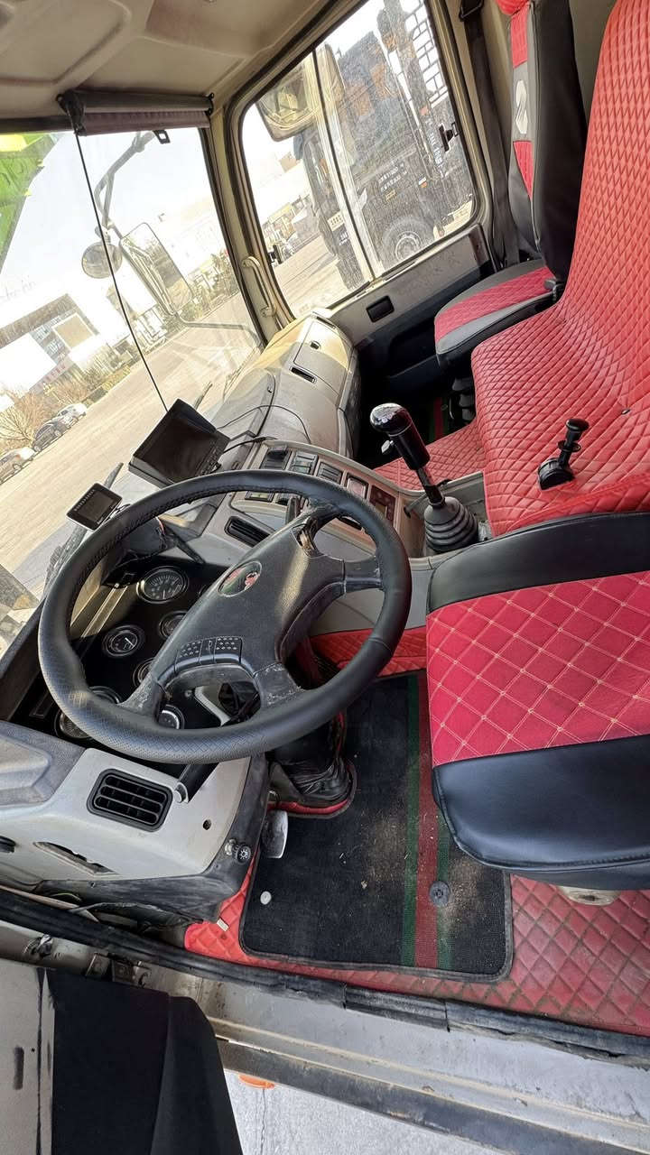 Zoomlion ZTC250V5 crane is sold at a low price, 39.5-meter main arm, one secondary arm, Weichai engine, good condition, very cheap price. We can ship at any time. We have a professional delivery team. All 25-ton to 300-ton cranes are in stock. If you like them, please feel free to contact me. WeChat 15670777911 WhatsApp 8615670777911


**إذا كنت صاحب هذا الإعلان وتريد حذفه لأي سبب، رجاءا أرسل رسالة إلى الدعم الفني**