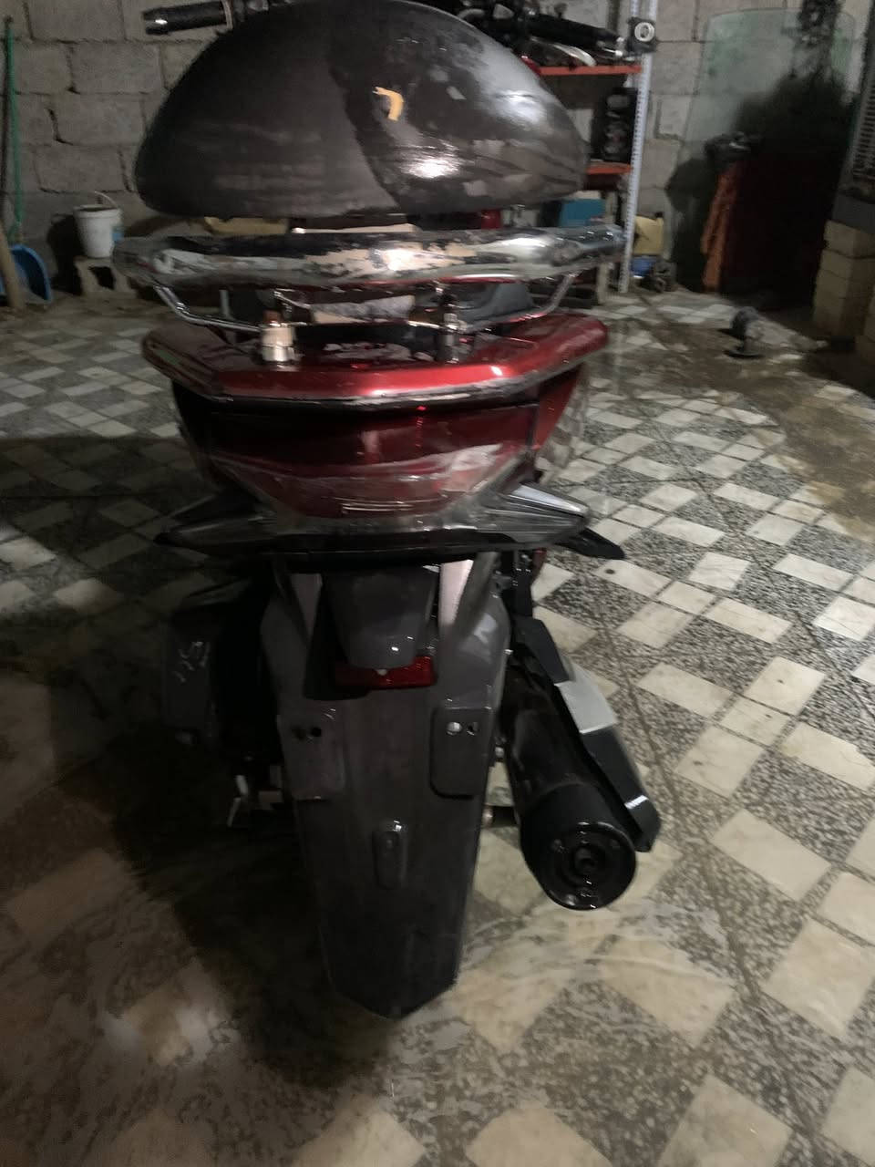 سلام عليكم pcx جيل 3 كوري 125 cc
ضرر ويل خلفي ممشاها 41 الف صوره موضحه 
مكانه بغداد شعب *********** واتساب فقط 
سعر 150’1 دولار
