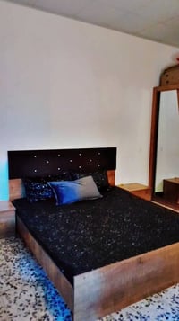 غرفة نوم • ٦ قطع • ميز تواليت بحاجة تصليح