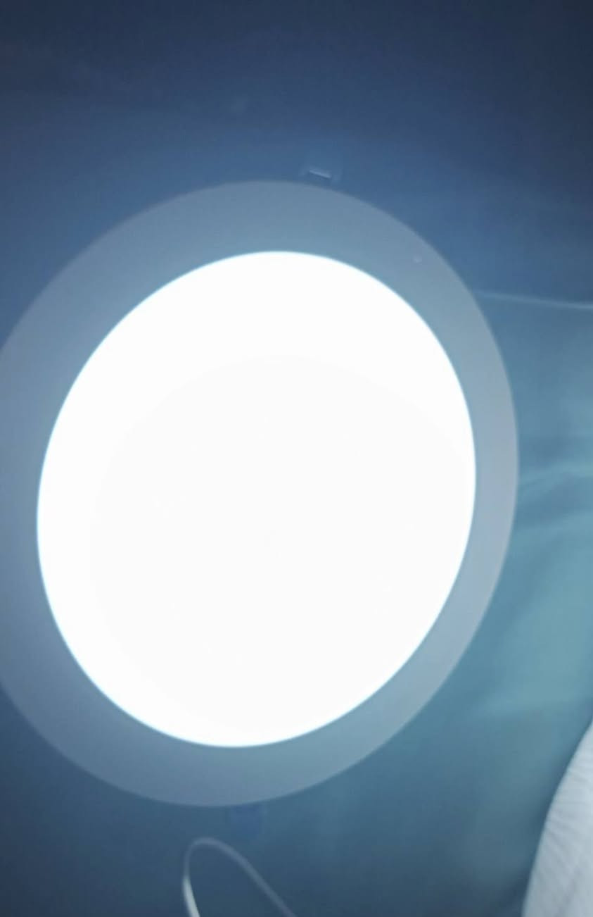 سبورت لايت للبيع متوفر ٣٠ قطعه
القدرة: 24 واط (24W)
شدة الإضاءة: حوالي 2000 لومن (إضاءة قوية)
لون الإضاءة: 9000 كلفن (أبيض بارد جدًا – يميل للزرقة)
حجم الفتحة (Hole Diameter): من 180 إلى 190 ملم
الميزة: حماية للعين (Eye Protection)


**إذا كنت صاحب هذا الإعلان وتريد حذفه لأي سبب، رجاءا أرسل رسالة إلى الدعم الفني**