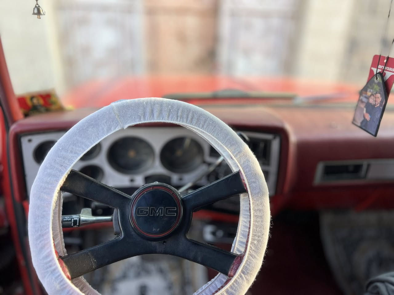 السلام عليكم سياره للبيع او المراوس حسب القناعه جمس بهبهاني شاصي مكفول بشرط موديل ١٩٨٠ معمره وجاهزه غرقه جديده طخم تاير جديد حداده جديده كهربائيات كلها شغاله مانقصها كلوب كلشي يشتغل بيها رقم ذي قار  مشروع وطني تحويل جاهز مكينه ٣٥٠ / ٩٠ مشيف كير ٤٠٠ مكينه تشتغل بس بيها صوت السعر ٦٥ وبيها مجال للشراي مكاني بصره الزبير ***********
