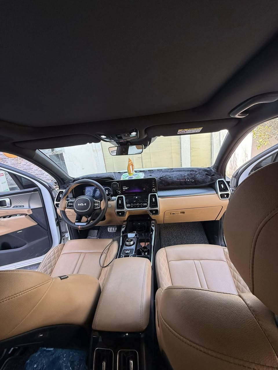 السلام عليكم 
للبيع سورنتو 2023 هايبرد رقم بابل مواصفات خاصه وراد كوري مكفول كفاله عامه 
بانوراما
بصمه
داتا شو 
كشنات جلد وتدفئه وتبريد الاماميات مع خزن الكشنات ذاكره  والخلفيات فقط تدفىه
ستيرن تدفئه مع شفتات مع فوول تحكم ستيرن
تحديد مسار و قياده ذاتيه ونضام نزول منحدرات والاطفاء التلقائي
تشغيل عن بعد مع تقديم وترجيع السياره عن طريق البصمه
حساسات امامي خلفي مع 5 كامرات محيطيه 
دبل كير لوضعيات القياده 
ماشيه 66000 كيلو قابل للزياده 

داخلهه قرميدي من الشركه
السياره عارضهه ب 295 مكانهه بابل الحله المركز
للاستفسار ***********
