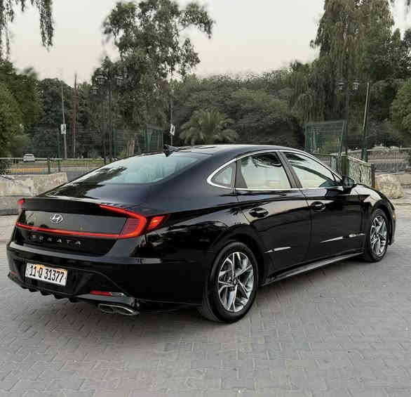 السلام عليكم 
سوناتا 
موديل : 2023 
ماشية : 29 الف 
المواصفات 
بصمة 
بصمة ابواب
تشغيل عن بعد 
شاشة 
كاميرا 
سايد بريك دكمة 
اشاير بالمري 
انظمية قيادة ( SPORT . ECO . COMFORT )
كشنات كهرباء 
كشنات تدفئه 
الداخل بيجي 
تحكم ستيرن جهتين 
كروز سرعة 
رادارات 
تحديد مسار 
قيادة ذاتية 
المكينة 4 سلندر  
   2500 
لد امامي 
لايت زنون 
بك لايت لد
ويل كب كروم 
(رقم بغداد الجديد مشروع وطني بأسمي) 
الحادث  : طخة جداً بسيطة  بالبنيد ومبدل نفس الون + بيها ربع باب صبغ فقط بدون ايرباك .
(صور الحادث مرفقة )
(السيارة جاهزة من كلشي بدون اي نقص جديدة جداً ) 
السعر : 177 وبيها مجال بسيط 
العنوان : بغداد الكاظمية قرب مرور الكاظمية معارض جكوك معرض الرحمن . 
للاستفسار 
عبدالرحمن 
 ***********
 ***********
