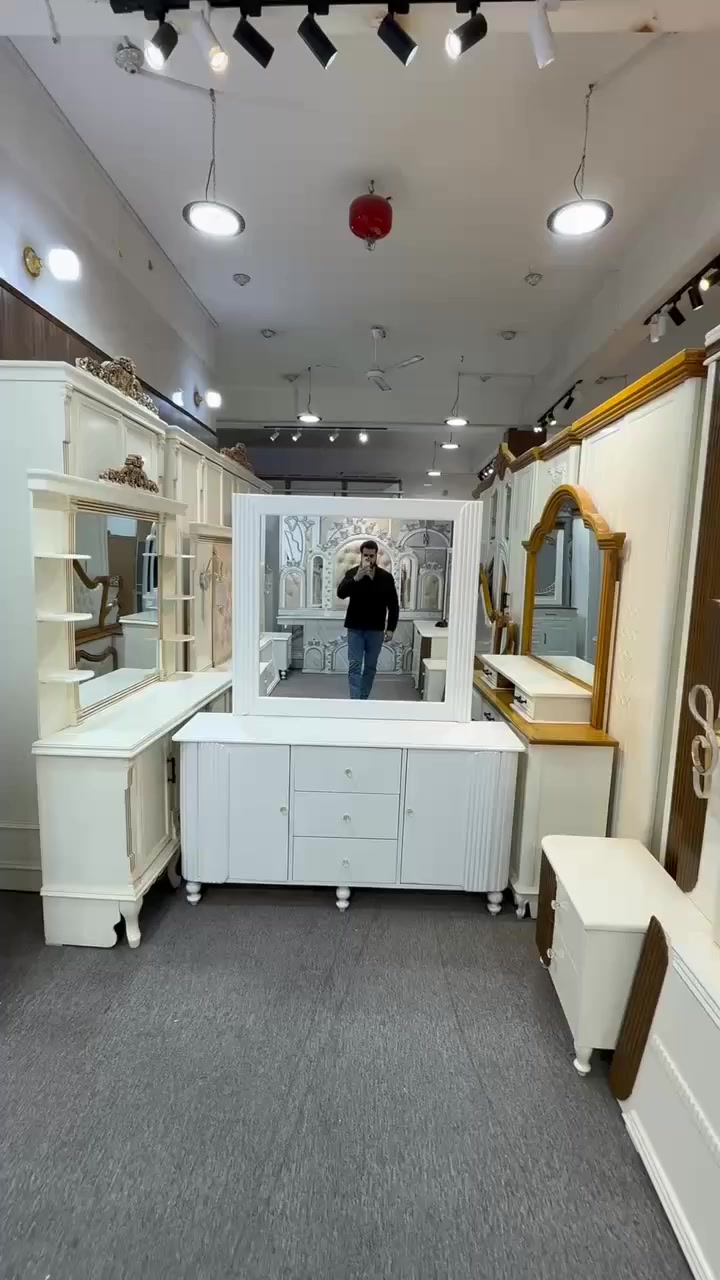 #غرفة_نوم_عراقية #اصلي #وليس_تقليد #لانتعامل_بالتقليد نهائياً 👉🏻
موديل جولنار.  متكون من ١٠ قطع 
ارتفاع الكنتور ٢٥٠
عرض الكنتور ٣٢٠
الزاوية ١١٠ 
الصبغ حراري درجة اولى 
السعر مليونين و٧٥٠
مع نقل وشد
العنوان بغداد الجديدة شارع الصناعي قرب مستشفى العلماء الاهلي 
للحجز والاستفسار اكثر واتساب ***********
