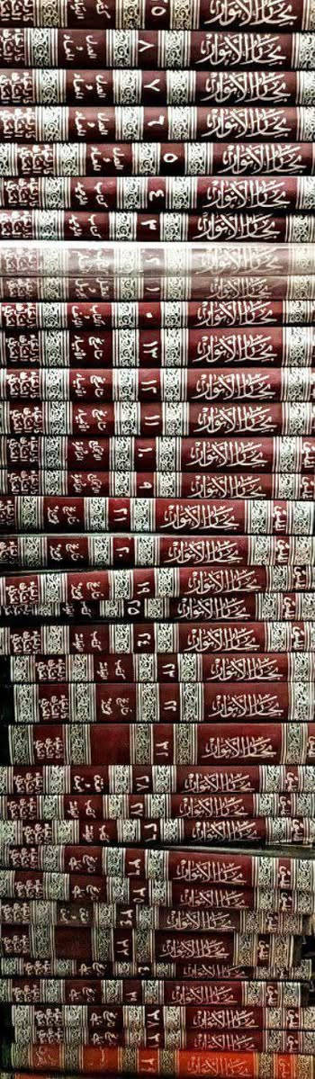 بحار الانوار طبعة دار احياء التراث العربي بيروت لبنان اصلية 111 مجلد 
طبعة فاخرة مع المطاعن 
🛑
كتاب بحار الأنوار للعلامة المجلسي هو موسوعة حديثية شيعية ضخمة تجمع الأحاديث والروايات عن أهل البيت (عليهم السلام) في مختلف أبواب العلوم الإسلامية، مثل: التاريخ، التفسير، الفقه، الأخلاق، والكلام، بهدف حفظ التراث الروائي الشيعي من الضياع وتوثيقه للأجيال القادمة، ويُعد مرجعاً رئيسياً في الحديث والمفاهيم الشيعية، مع وجود بعض النقاشات حول بعض الروايات فيه بين العلماء. 
سعر الجملة اخر دورة 
للحجز والتواصل 
*********** او المراسلة خاص 🔥🔥
