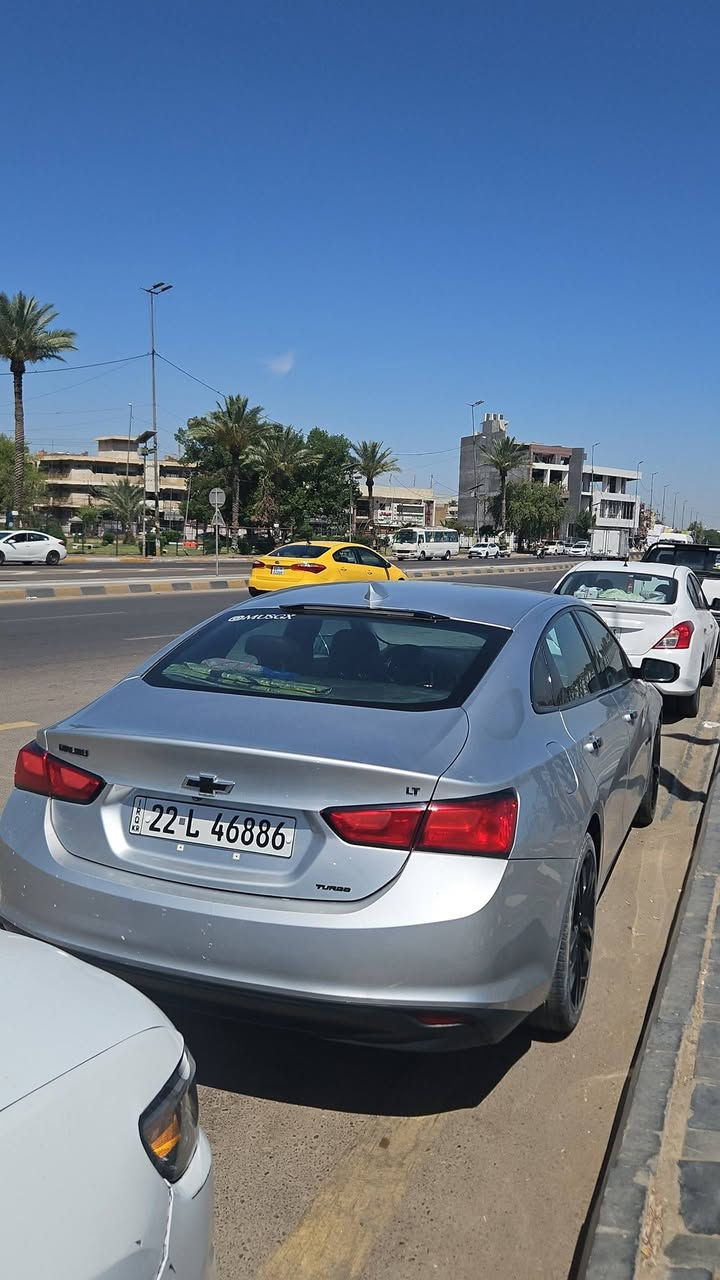 Malibu 2018 LT Redline
كير AT 
داخل جلد اسود 
 المقاعد الاماميه ثنينها كهرباء  +تدفئة كراسي 
شاشه كبيرة كار بلي واندرويد اوتو 
شاشه اعطال ملونه + عداد ١٦٠
تبريد قطعتين + منافذ شحن سريع وكهرباء
نظام صوت بلادي ٩ سماعات من Beats Studio 
ويل ١٩ اسود بلادي 
مري سود + اشاير بالمري 
٤ بصمات والصندوك قاصة + تشغيل عن بعد
السياره ماشيه ١٤٠ الف كيلومتر 
رقم اربيل مميز دولي سنويه لل٢٠٢٩ وشرط التحويل
حادثها جاملغ وبنيد جهة السكن بدون دواخل
وبيها بارد يم قبغ البانزين قليل كلش موضح بالصور 

السعر 100$ مكاني بغداد السيدية 
***********
