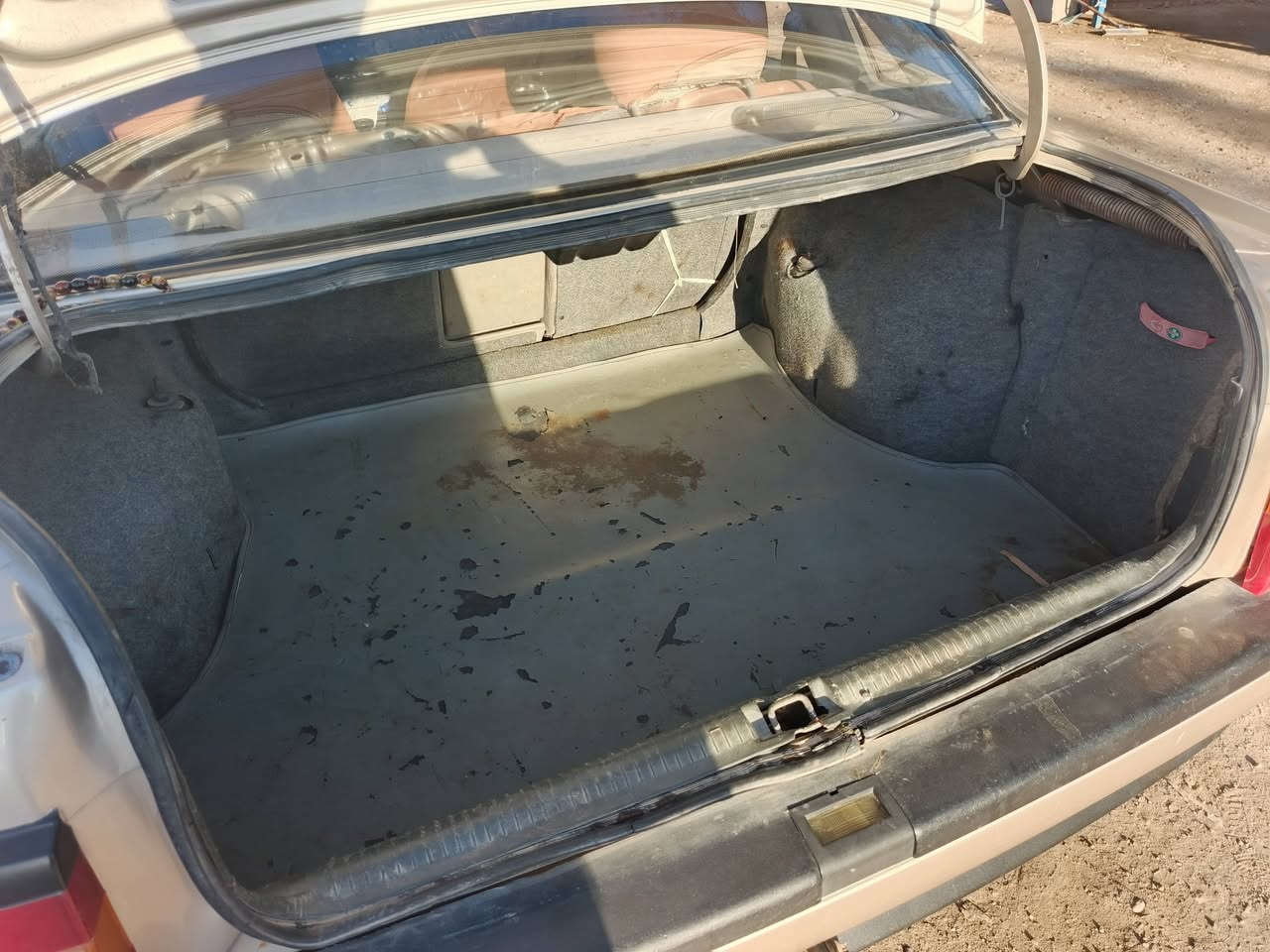 السلام عليكم وبل فكترة للبيع نضيفة خياس مابيهة الاستفسار على رقم ***********
