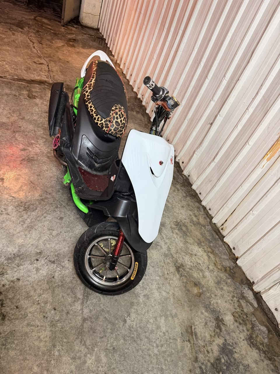 سلام وعليكم ماكس عدله للبيع دراجه للبيع جديده مابيها نقص نص نكره شغاله دراجه شاصيها رياضي يكعد علي مكينه سكنس هسه بيها مكينه عدله مكينه شغاله مكفوله نضوح ودخان وصوت شلعه ومعدل مكاني بغداد السعر 450 للتواصل ***********
