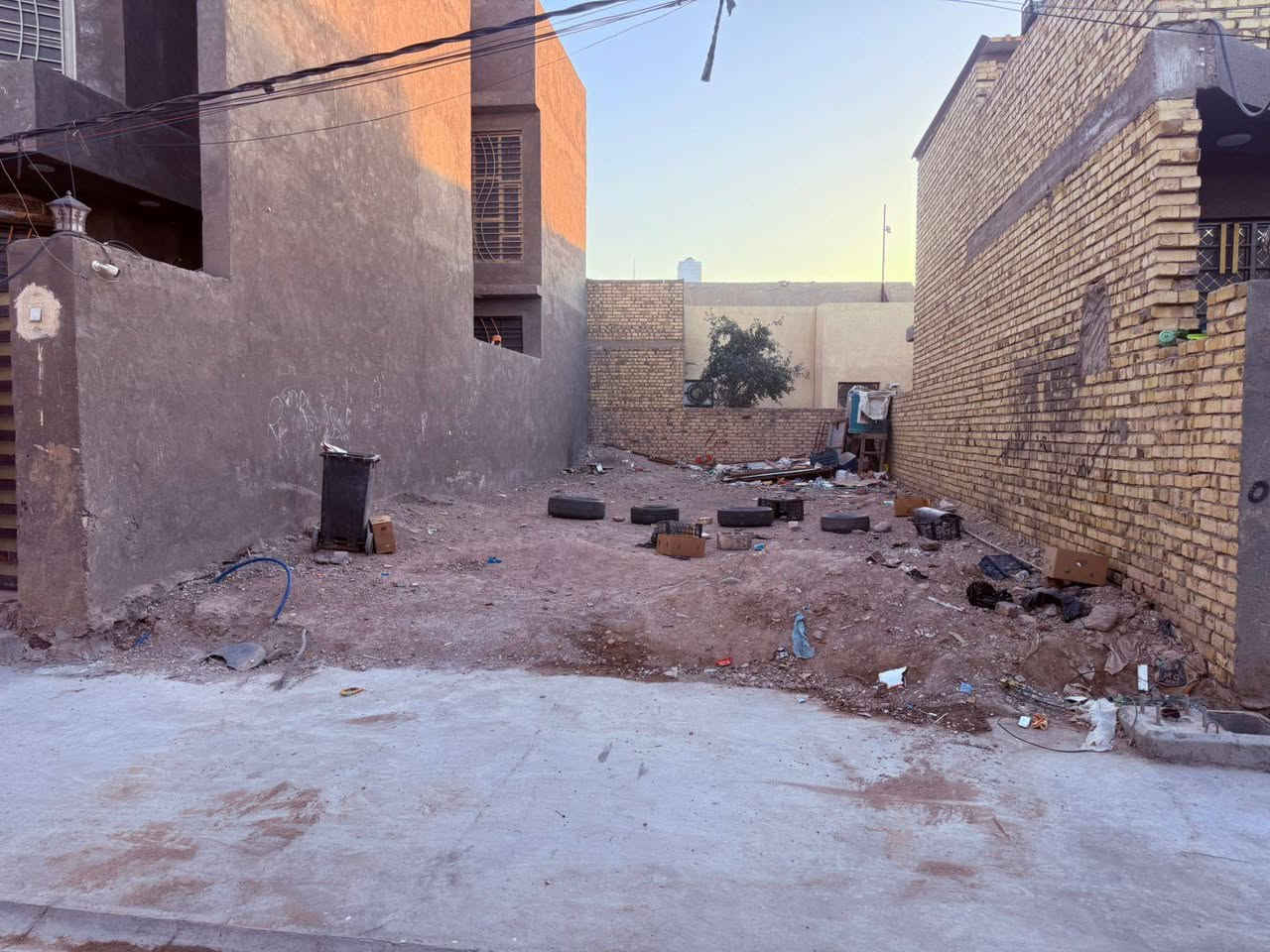 قطعة أرض للبيع في الفلاحية واجهة ٧.٥ والنزال ١٨ 
قرب مركز الشرطة  خدمات واضحة  
الشراي يدخل خاص او الاتصال ***********
