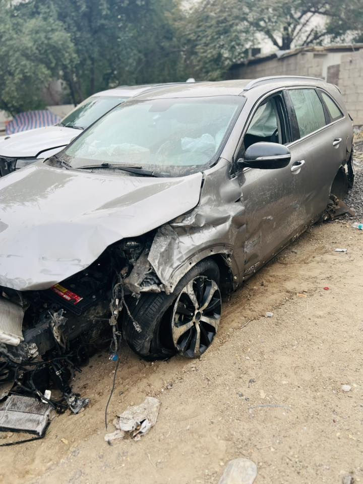 السلام عليكم سورنتو 2016  6سلندر
فول مواصفات اصوليه تحويل ثاني يوم عندي بيها وكاله عامه 

سياره فول مواصفات فور ويل تدفئه كشنات رادارات بالمري مري شفط فول للاخير سعر 110 وبيها مجال تواصل ‭

‭0778 336 0696‬
