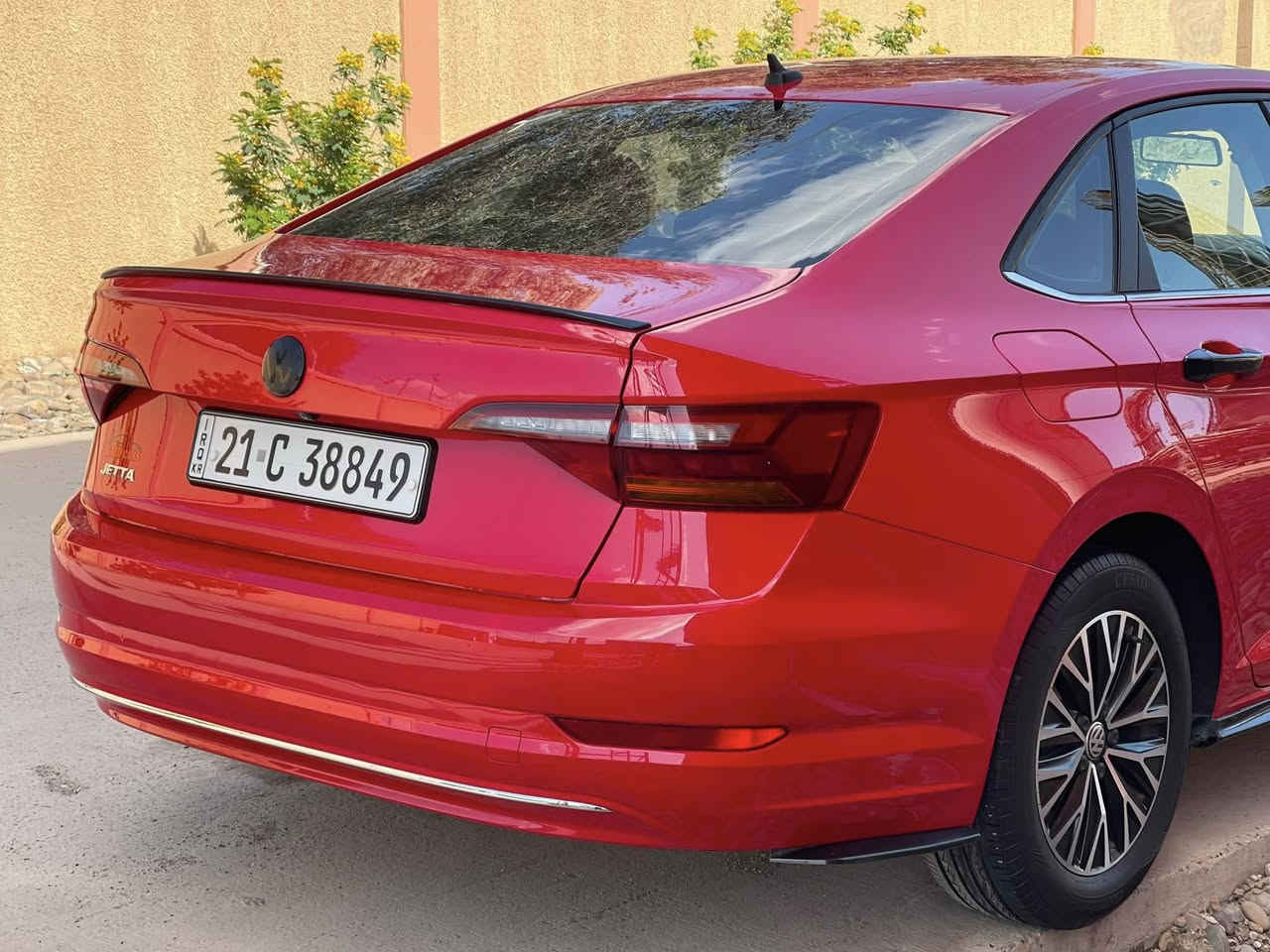 السلام عليكم
للبيع فولكس واجن جيتا 1.4 TSI  
2019
محرك 1400 تيربو 🚀 مابيها اي نقص 

✅  جيتا S 
✅ محرك 1400 TSI تيربو (اقتصادي وسريع)
✅ رادار امامي 
✅ مقاعد قماش
✅ هناد بريك دگنه 
✅ شاشة معلومات وترفيه
✅ كاميرا خلفية
✅ عرض المعلومات على الزجاج الأمامي (HUD)
✅ نظام تشغيل بالبصمة (Start/Stop)
✅ مراقبة النقطة العمياء
✅ نظام التحكم على المنحدرات
✅ نظام فرملة الطوارئ
✅ مستشعرات وقوف
✅ مصابيح LED خلفيه
✅ مصابيح زينون أمامية
✅ أبل كاربلاي (Apple CarPlay)
✅ 8 وسائد هوائية
✅ صندوق كهربائ 
 السعر 128 انسب سعر بالسوك 
للاستفسار 

***********
