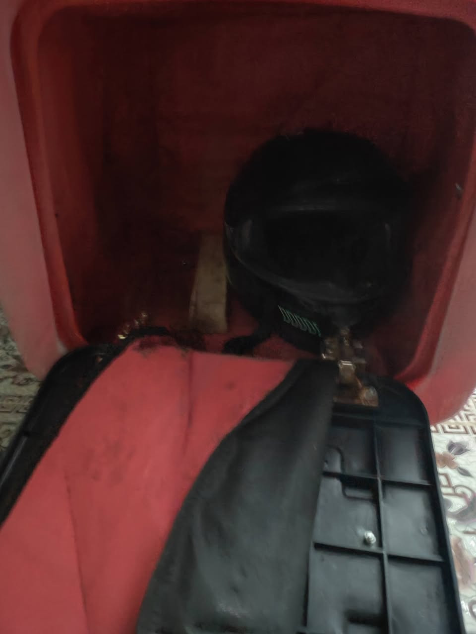 السلام عليكم صندوك للبيع
جديد كلشي مابي وينقفل

25 الف وبي مجال 

***********
