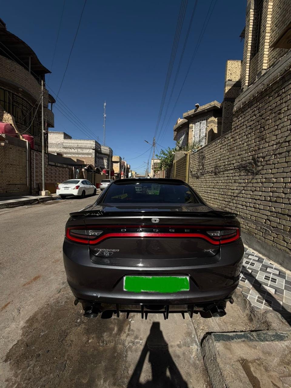 سيارة دودج تشارجر SXT للبيع بحالة ممتازة ونظيفة جداً، بلون رمادي أنيق وملفت. مثالية للي يحبون القوة والأداء العالي. السيارة مجهزة بمحرك قوي وتجربة قيادة مريحة. لم يُذكر وجود حوادث أو أضرار واضحة في الهيكل حسب الصور. السيارة متوفرة بمدينتنا لسهولة الفحص والمعاينة.