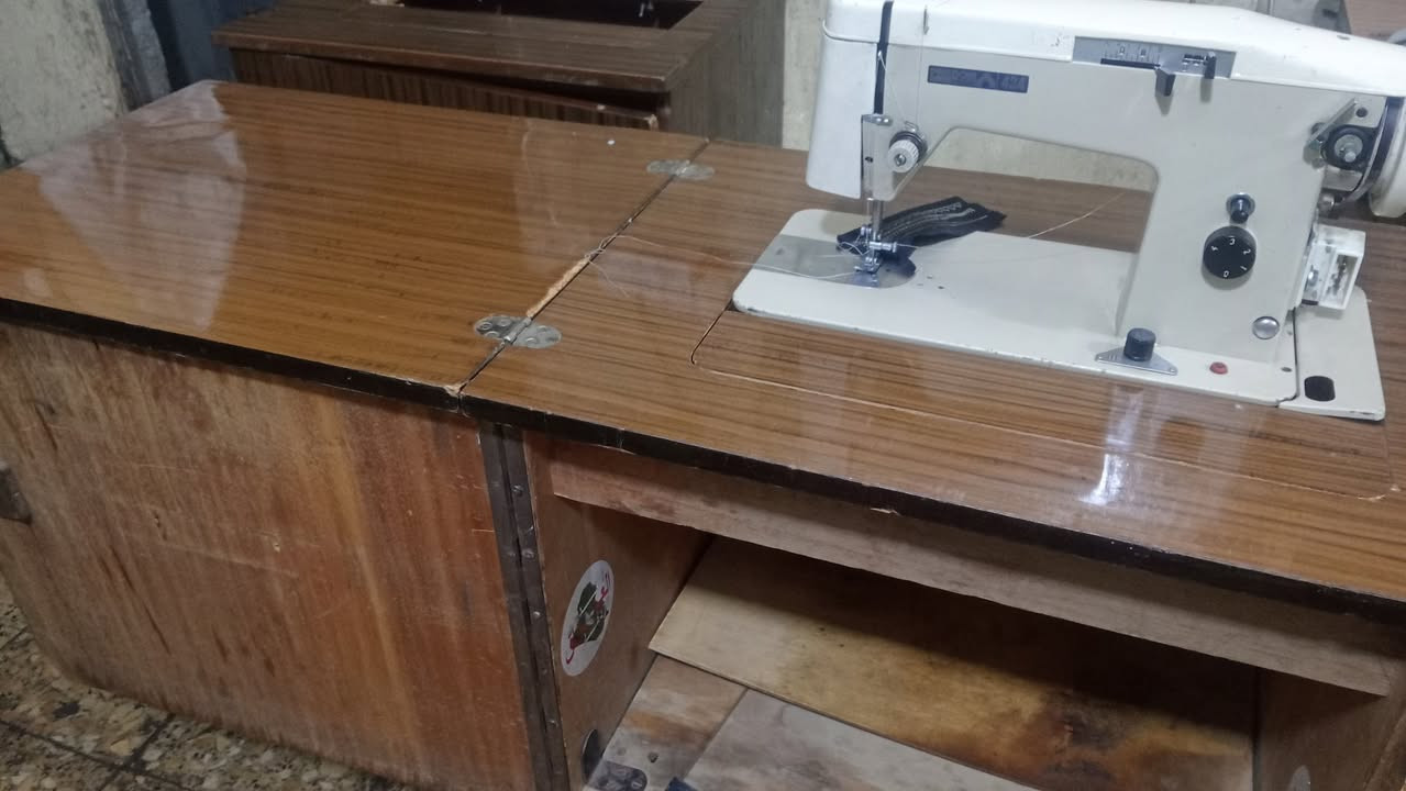 مكينة خياط وزكزاك بولوني السعر 150بغداد***********
