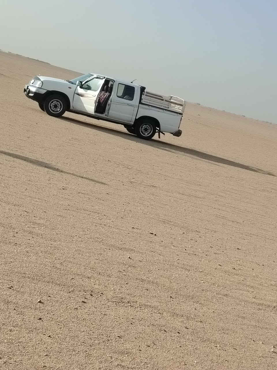 سلام عليكم نيسان للبيع مكفوله ما عدا بارد بل صفحه اليمنه مكينه مكفوله اكسن كير صدر جديد تخم تاير دوشمه جديده سعره 110وبيه مجال للطيبن ملاحضه سياره من اميشي بيه تضل تكطع عوزه تخم واير بلكات، مستعجل على بيعه وعلي رقمه ذي قار سنويه 27تحويل شوكت ما تريد/***********
