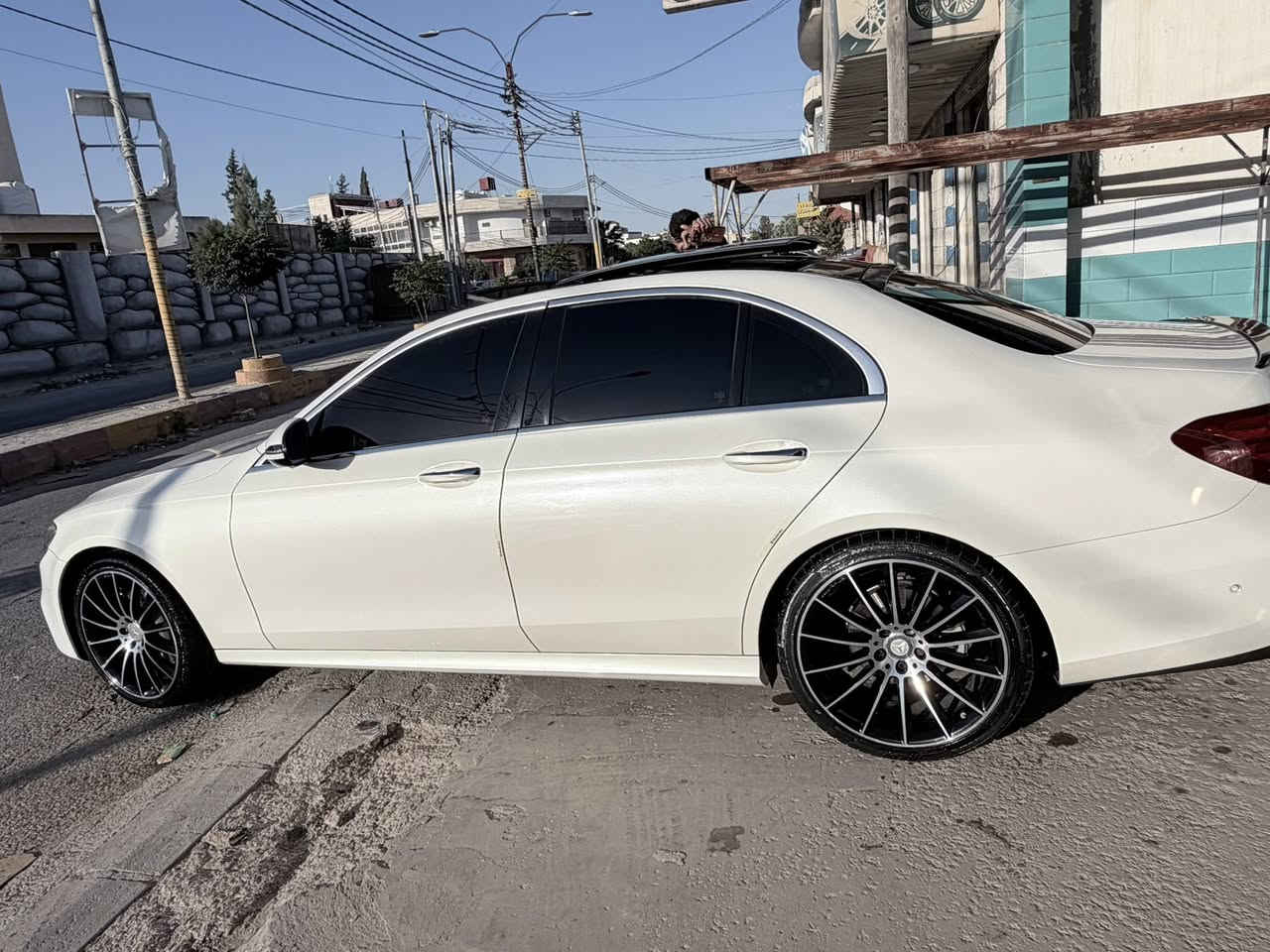 Mercedes E200 2017 Amg kit Gasoline
فحص كامل ☑️ قابل للبدل 
المسافة المقطوعة 140 الف  كيلو متر 

اللون : ابيض لؤلؤي من الداخل جملي 

محرك : 
2000 سي سي
4 سلندر 
بنزين 
كوشوك جديد من اسبوع تركب 
زيت جديد من سبوع تغير 
سياره ولا ناقصها نوع من الصيانه
الاضافات :
اضاءه الفتحات المكيف
كت سبويلر امامي 2020
سقف بانوراما
مقاعد جلد كهرباء مع ذاكرة تخزين
تدفئة مقاعد امامية 
شاشة امامية متعددة الخصائص
بروجكتر على الزجاج الامامي
عداد ديجيتال 
كاميرات 360 درجة
شاشة معلومات
تحكم طارة
مثبت سرعة
بصمة تشغيل و دخول
اضوية امامية Multibeam led
تكيف مركزي خلفي
جنط المنيوم 20 AMG
رادار خلفي
صندوق خلفي كهرباء
حساسات اصطفاف امامية و خلفية
ماوس للتحكم بالشاشة
اضاءة نهارية Led
تحكم كهربائي بالستيرنج
شاشة معلومات
هاند بريك الكتروني
 
Paddle shifters  تحكم بالغيارات من خلال المقود 
Blind Spot monitor  حساس النقطة العمياء 
Bluetooth  بلوتوث 
Airbags  وسائد هوائية 
Auto lights  اضاءة ذاتية 
Eco start stop system  نظام توفير الوقود 
Rain sensor  حساس مطر 
Active brake assist  مساعد الفرامل الفعال 
Attention assist  مساعد الانتباه
السعر

32000 قابل للتفاوض 

للاستفسار0798664083


**إذا كنت صاحب هذا الإعلان وتريد حذفه لأي سبب، رجاءا أرسل رسالة إلى الدعم الفني**