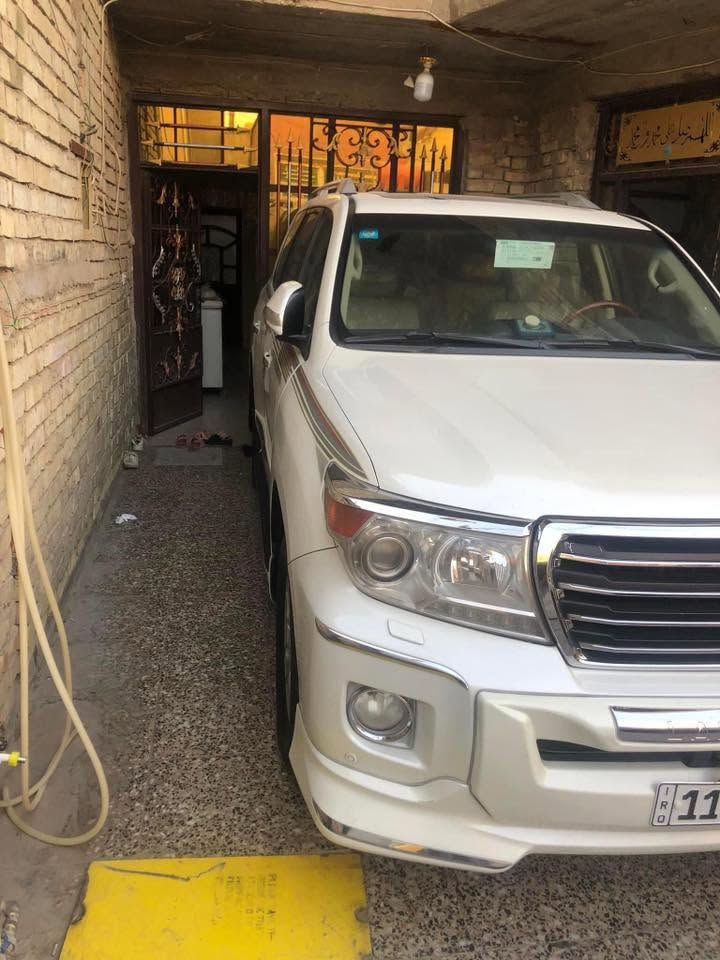 السلام عليكم
لاندكروز GX-R

موديل :2014 
ماشية : 173 KM
المواصفات :
فتحة 
بصمه 
كشنات كهرباء 
كشنات جلد 
داخل بيجي 
تحكم ستيرن 
صاجات 
 3 قطع تبريد 
 7 راكب 
حساسات امامية + خلفية 
لايت زنون 
بلوجكتور 
زراك لايت 
لد امامي 
هوك سحب 
فور ويل 4x4

المكينة 6 ;4000 
مري شفط كهرباء 
اشاير بالمري 
دوسات 
ويل كب كروم 
نيكلات  
بصمة عدد 2 
(رقم بغداد )دولي 

ملاحظة:  السيارة بيها مكفوله ماعدا بارد في جاملغ اصبعين 
((السيارة جديدة جداً بدون اي نقص))

السعر : 380 وبيها مجال بسيط 

العنوان : بغداد 

للاستفسار
 ***********
***********
