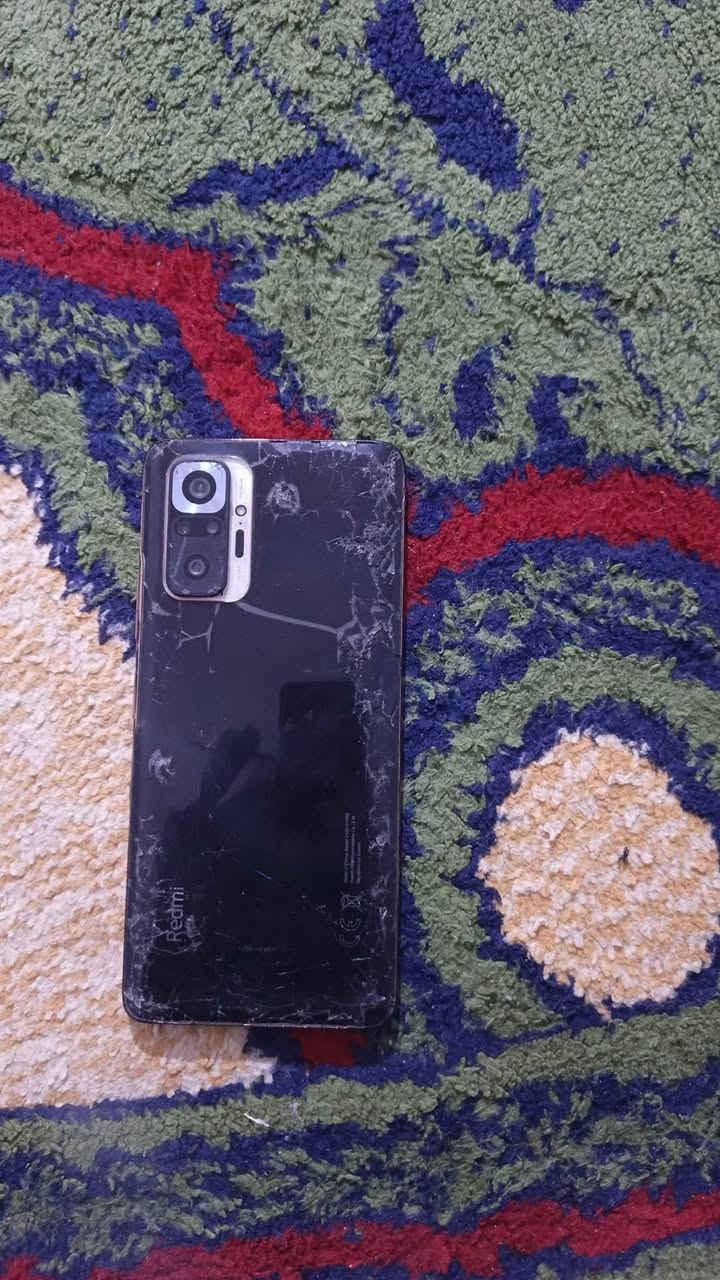 سلام عليكم  جهاز ريدمي نوات 10بلاص ذكراه 128  داخليه 8 جهاز مامفتوح ولا مبدال بيه شي بس ضهراه كزاز مفطر  سعر 90وبيه مجال ***********
