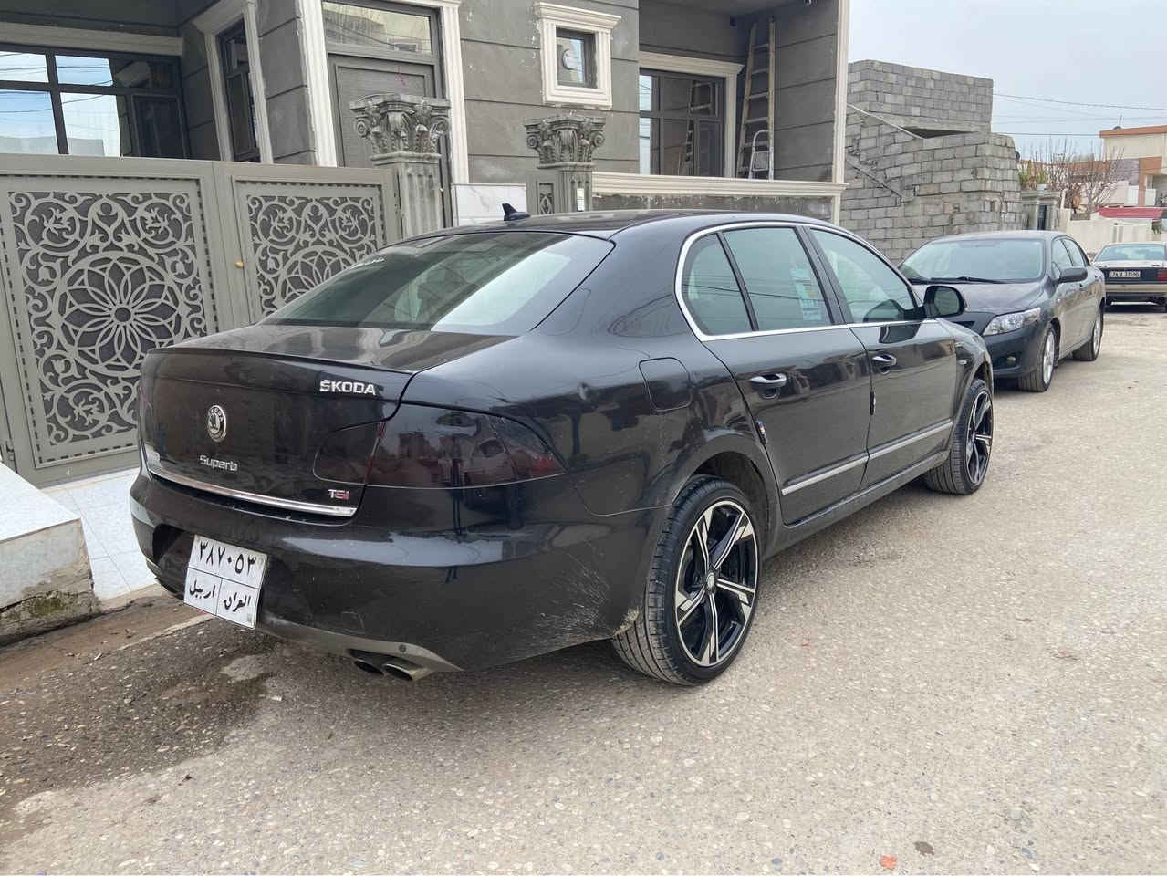 سكودا سوبربي 2013بي توربو رياسي
قبات موصفات فول فول
1قطعه بغه بي داخل 
كيرومحرك بشرط
تحويل بشرط
سلايت طاقه شمسيه
سينك وبشت حساس
قوتيك شفت
صندوق شفت
تحديث سرعه 
تحكم استرين
اوتو بارك
سيوانا روز رايز
ويل كب كروم تخم تاير جديد
سياره بي مسرفه
سعر75ومجال
***********
*********** سميل, دهوك
