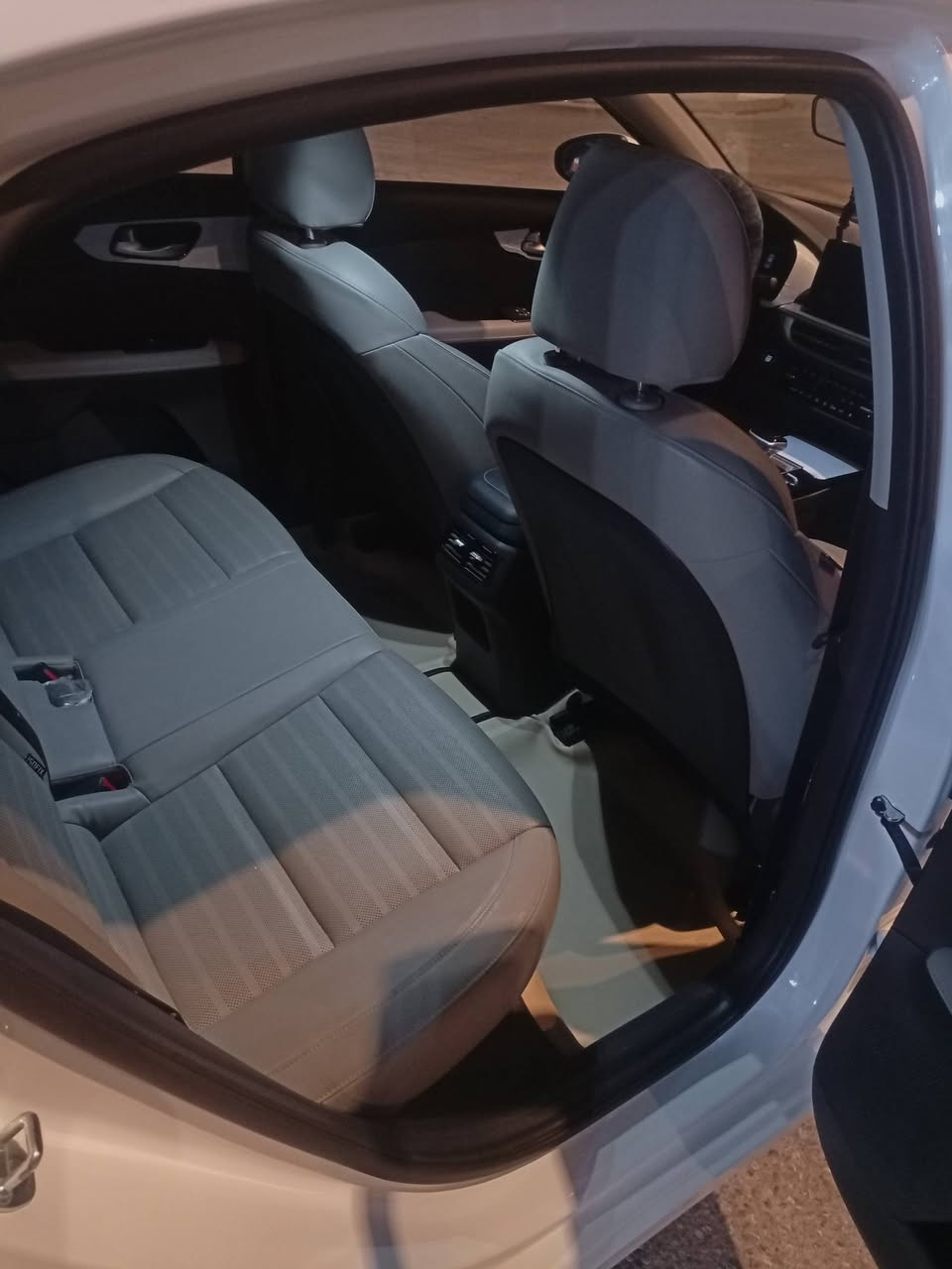 سلام عليكم سياره K3موديل 22 كفاله عامه حره ماشيه 8000زيرو فول مواصفات مكاني ناصريه  ***********
