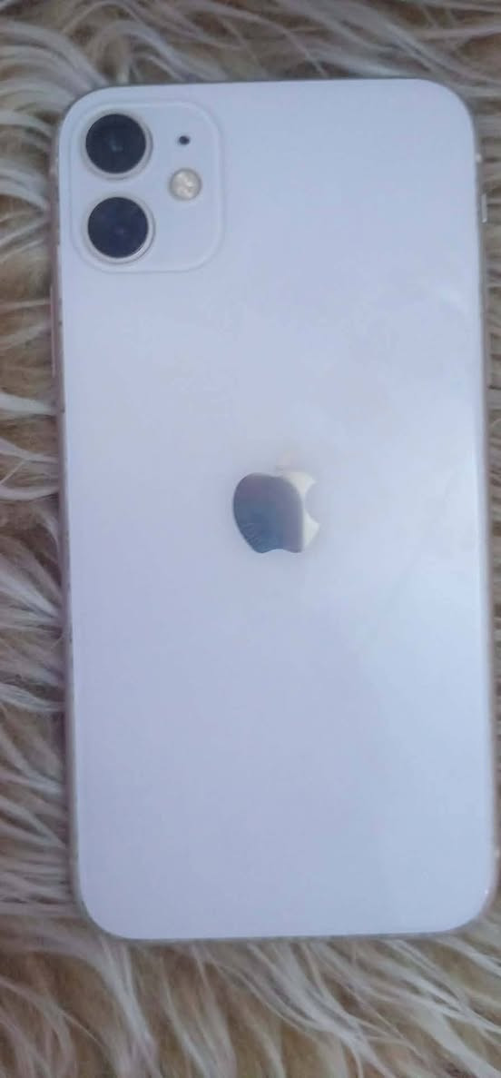 ايفون ١١ للبيع سعر ٢٥٠
بطاريه ٨٩ مبايل متروك صارله هواي يعني نضيف شراي يجي خاص او يتصل ***********
