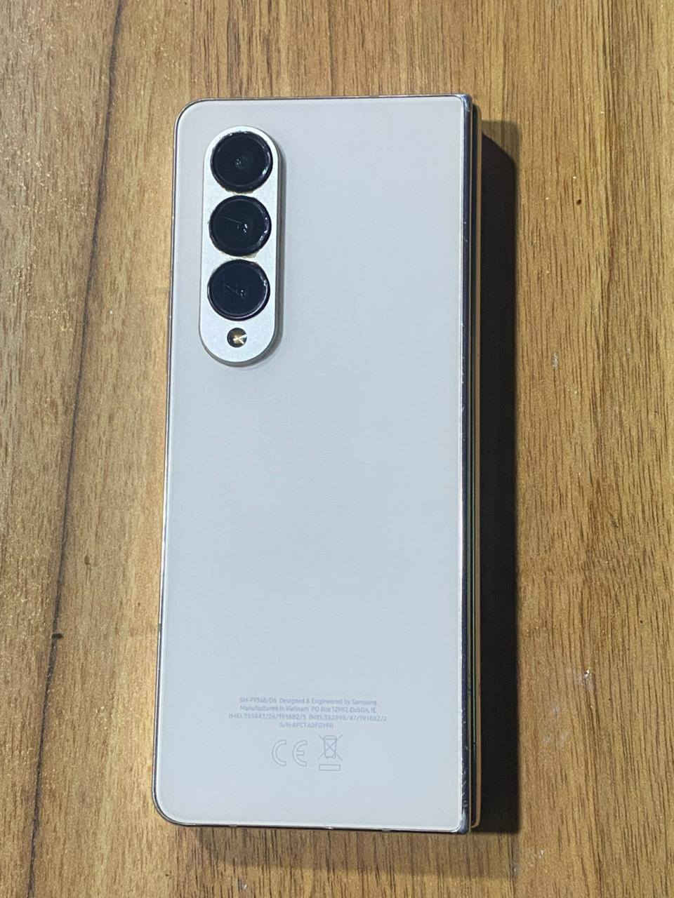 جهاز سامسونگ zfold4 للبيع ذاكرة 256 شرق اوسط دبل سيمكارت الجهاز شغال فقط الشاشة الداخلة عاطله للاستفسار *********** السعر 300 و بيه مجال العنوان كربلاء
