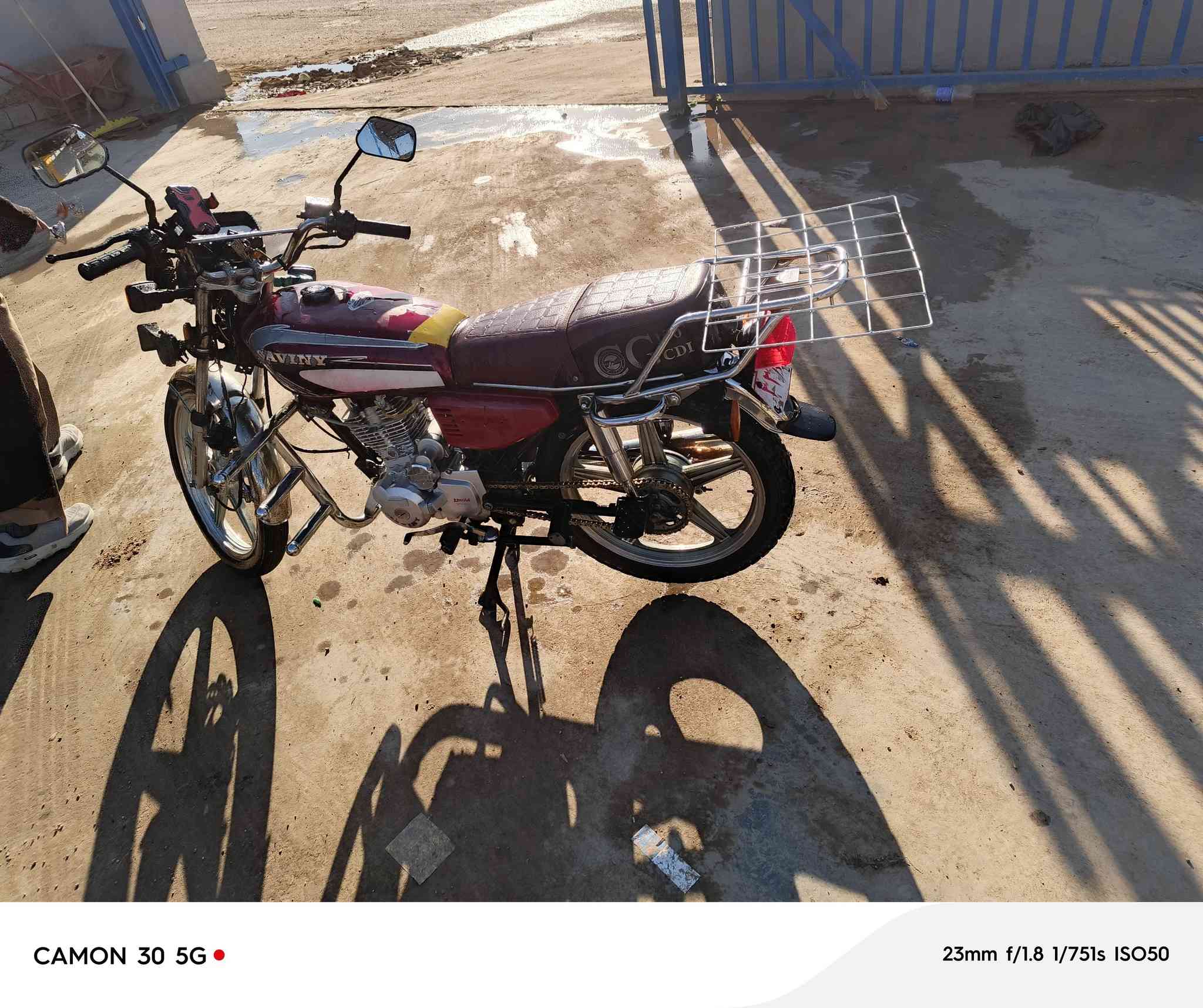 السلام عليكم  موطور سافان  للبيع موديل 21 محرك ما مفتوح كهربائيات كله شغاله السعر 450 //***********
