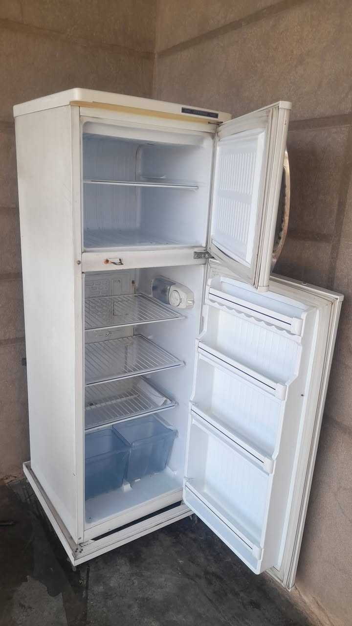 ثلاجه كونكورد لبناني 
ماطور بلادي 
كفاله ع فحص حجم 12 قدم
السعر 170 بيها مجال 
الرمانه البوعبيد الحويجه للإستفسار ع رقم 
***********
