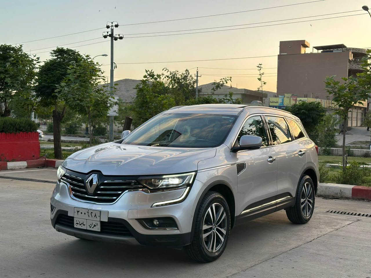 RENAULT   COLEOS 2018
سەیارەکە قەپات مواسەفاتە
یەک دەست بووە
کوشن سارد و گەرم 
پانۆڕاما
پانۆڕاما کوشن جڵ  دوو کارەبای
ڕادار ٣٦٠ پلە
زۆر مواسەفاتی تر
کامل سێرڤسی بۆ کراوە
چوار تایەی تازەی بۆ بەستراوە
٩٨ هەزار ڕۆیشتوە
هیچی پێوەنیە بۆیاغ و تەعدیل
زۆر تازە ماوەتەوە
شوین ڕانیە
نرخ/150 گەڵا
***********
*********** رانية, السليمانية
