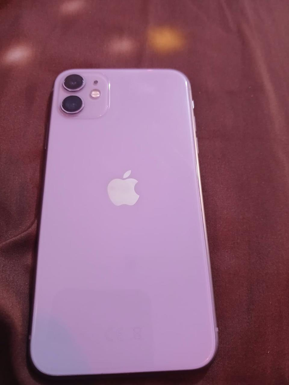 السلام عليكم جهاز آيفون ١١ مكفول من تصليح بي فطر ب الحافه مامثره شرق اوسط جهاز بلادي غراضه كامله ذاكره ٦٤  شحن ميصرف ابد نطيك بي ضمان نقص بس راس شاحنه مكاني المشتل أو الزعفرانية سعر ٢٠٠. ***********
