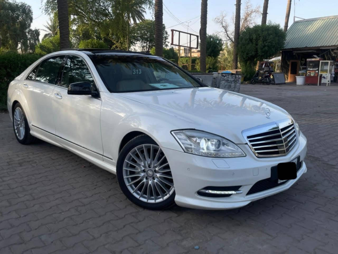 Mercedes Benz S class 
السيارة وارد خليجي استيراد شركة باجگير   S 350 
موديل 2011
عداد الكيلو متر 175الف حقيقي 
كير مكينة صدر كهربائيات كفالة بيهة مكانين صبغ كد شبر
ويل كب 19 تو سايز AMG مع طخم اطارات انتاج 25 
مواصفات السيارة معروفة
السعر 265 ورقة للبيع او مراوس حسب القناعة
للاستفسار الاتصال ع الرقم ***********
