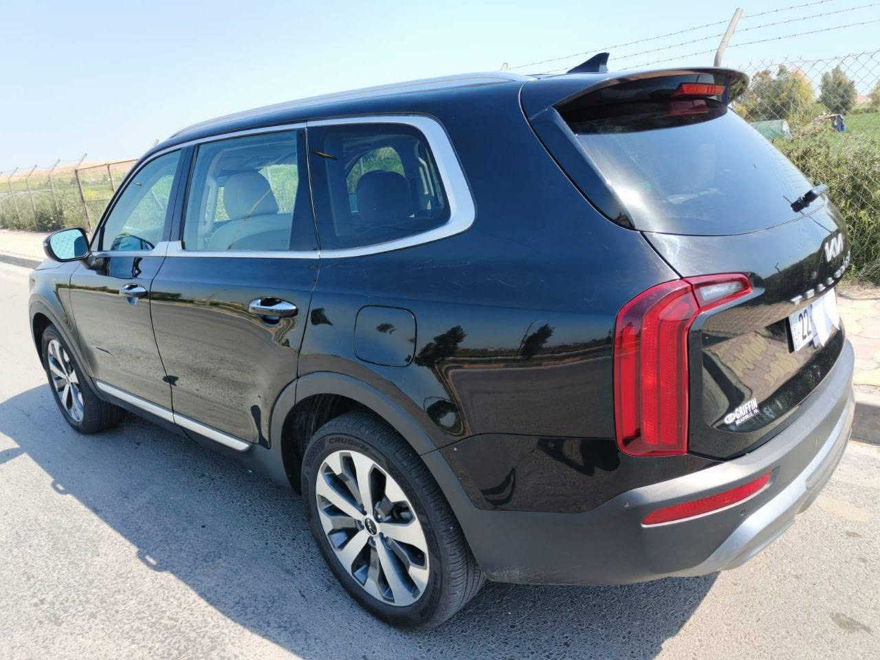 النوع : كيا تيلورايد Kia Telluride S

المكان : بغداد

الموديل : 2022

اللون : كرزي

الحادث : السونار مرفق ويه الصور

عداد المسافة : 14000 ميل فقط

حجم المحرك : 6 سلندر ( 3.8L )

ناقل الحركة : گير اوتوماتيك وعادي من 8 سرعات

ملاحظة : السيارة مرقمه اربيل الرقم الانكليزي الجديد ( 22 ) وكاملة وجاهزة بإسم صاحبها وشرط التحويل 

المواصفات : S

داخل ابيض

شاشة كبيرة

فتحة سقف

كشنات جلد تدفئة

كشن سائق تحكم كهربائي

تحكمات ستيرن جهتين

تبريد وتدفئة قطعتين امامي وخلفي

مثبت سرعة ذكي تفاعلي

رادارات امامي وجانبي

نظام نقطة عمياء

كاميرا دوارة

بصمة أبواب وتشغيل وجنطة

تشغيل عن بعد

قيادة ذاتية

اوتو ستوب توقف تلقائي

نظام تحديد مسار

سايد بريك بصمة

أنظمة قيادة متعددة ( رياضي ، اقتصادي ، عادي ، ذكي )

مانع انزلاق

وبقية المواصفات المعروفة

السعر : 18500$ بيها مجال للشراي


**إذا كنت صاحب هذا الإعلان وتريد حذفه لأي سبب، رجاءا أرسل رسالة إلى الدعم الفني**