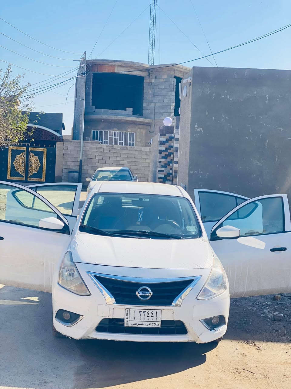 السلام عليكم نيسان فيرسا ١٩ للبيع السياره وارد امريكي بيها قطعتين فقط بنيد وجاملغ المكان الظلوعيه ***********
