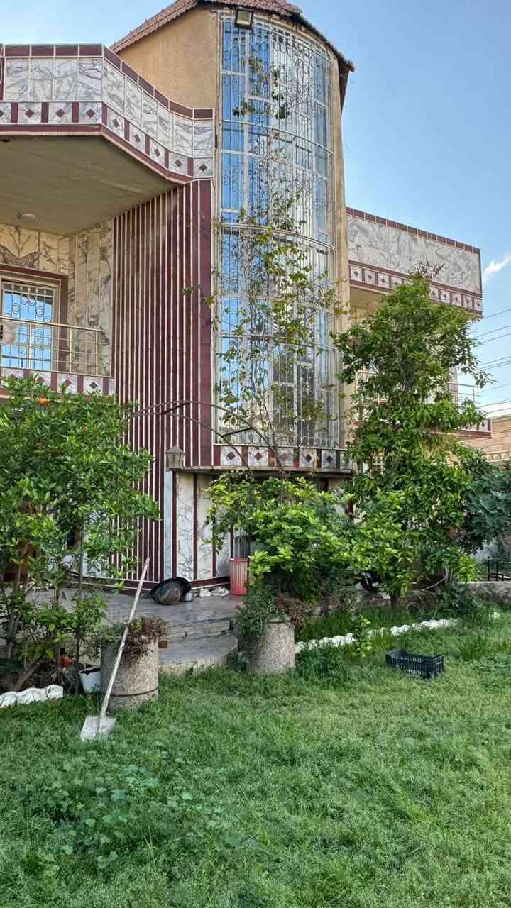 السلام عليكم
يعلن مكتب التصميم العقاري عن عرض دار راقية وجاهزة للسكن:
• الموقع: حي الصحة، قرب الحمام الدمشقي.
• المساحة: 600 متر | طابو ملك صرف (زراعي) سند 25.
• البناء: طابقين (2018) | 4 غرف نوم + حديقة داخلية.
• المميزات: أرضيات بورسلين جديدة وتصميم عصري.
•لمن يرغب في عرض عقاره للبيع أو الإيجار، يسعدنا زيارتكم لمكتبنا أو مراسلتنا مباشرة عبر الواتساب.
📍 عنوان المكتب: حي الصحة - مجاور جامع الهندي.
📞 للتواصل والواتساب:
***********
***********
