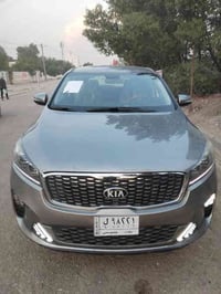 سورنتو للبيع وارد امريكي ٦ سلندر  موديل 2019 سياره بوضع الزيرو ماشيه ٤...