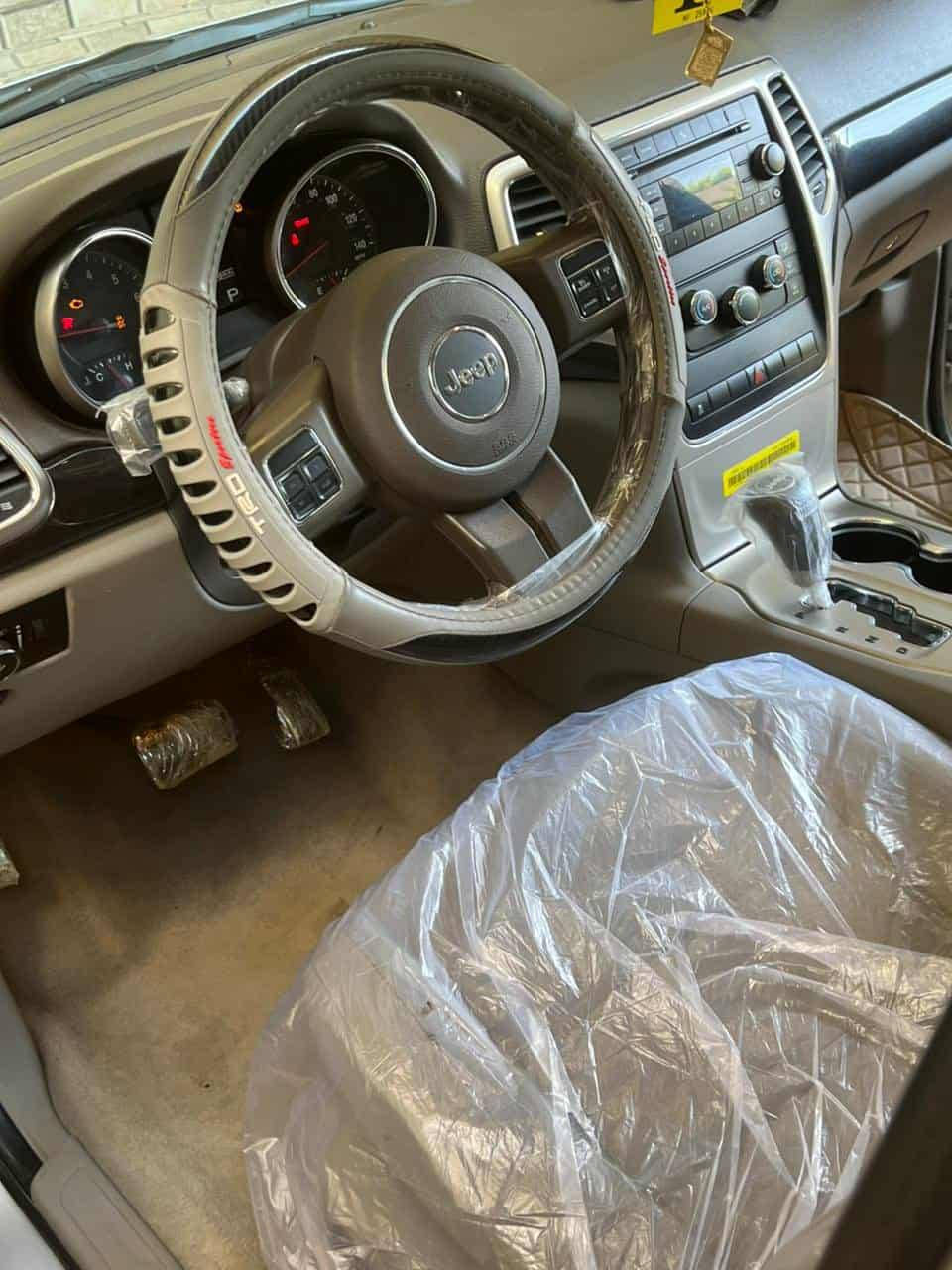 سيارة جيب لاريدو موديل 2011 بصمة  رقم اربيل بسمي  مكينة وكير شرط صبغ قطعة فقط باب السائق بدون دواخل السعر 165$ رقم هاتف ***********
