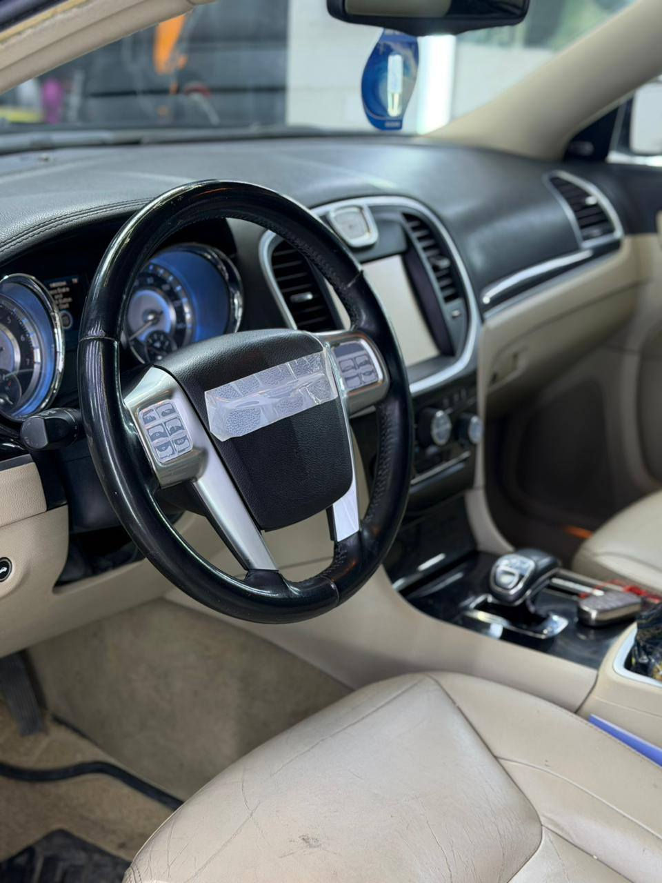 للبيع وبامه 2012
مكفوله من كلشي السياره جديده لا مشتغله ولا داخله كراج
رقم سليمانيه جديد هزه قبل 5اشهر
مكانه كوت راعيه البسمه السنويه هم بل كوت اي استفسار ***********
